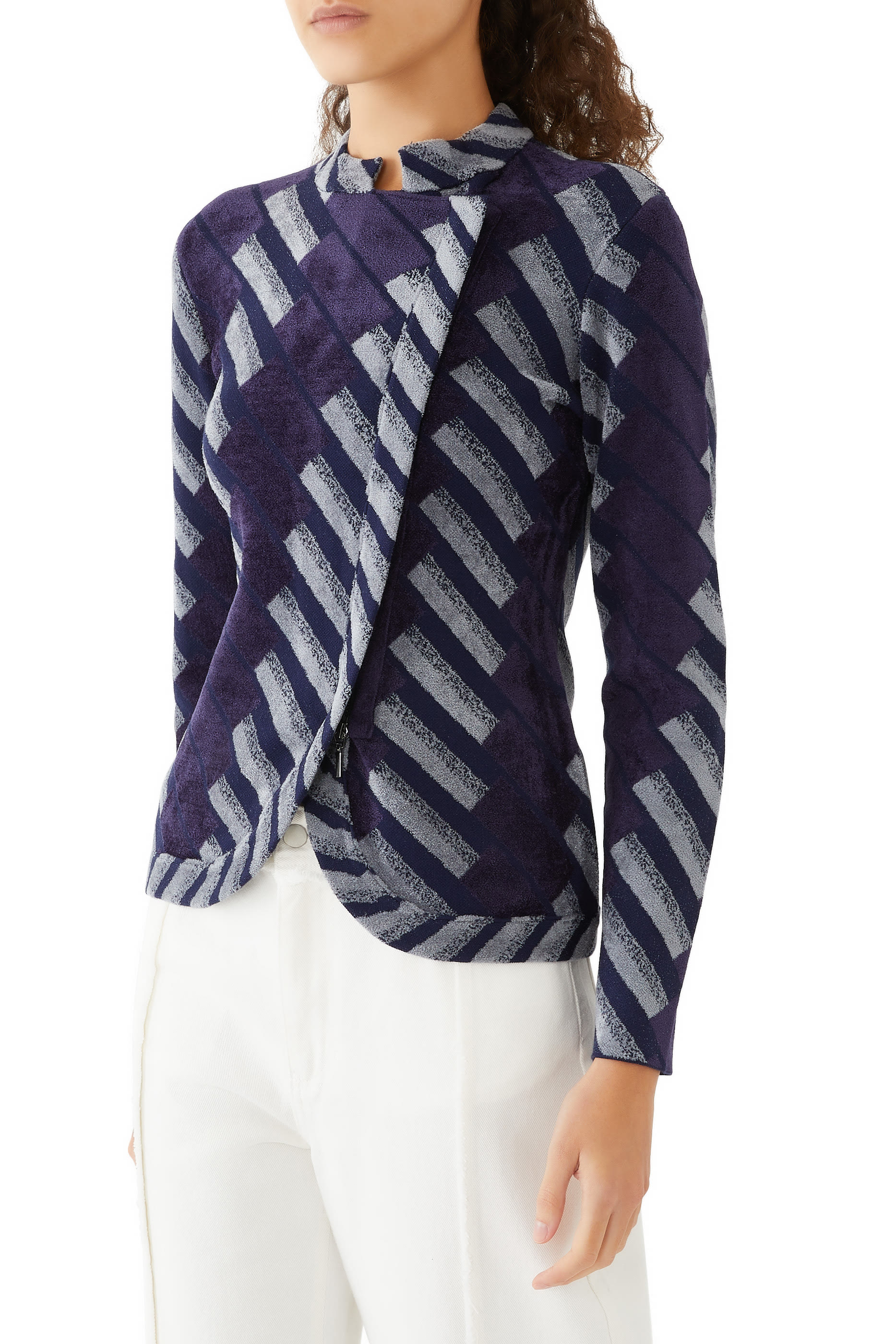 جاكيت بياقة غورو مع إغلاق جانبي شنيل بنقشة