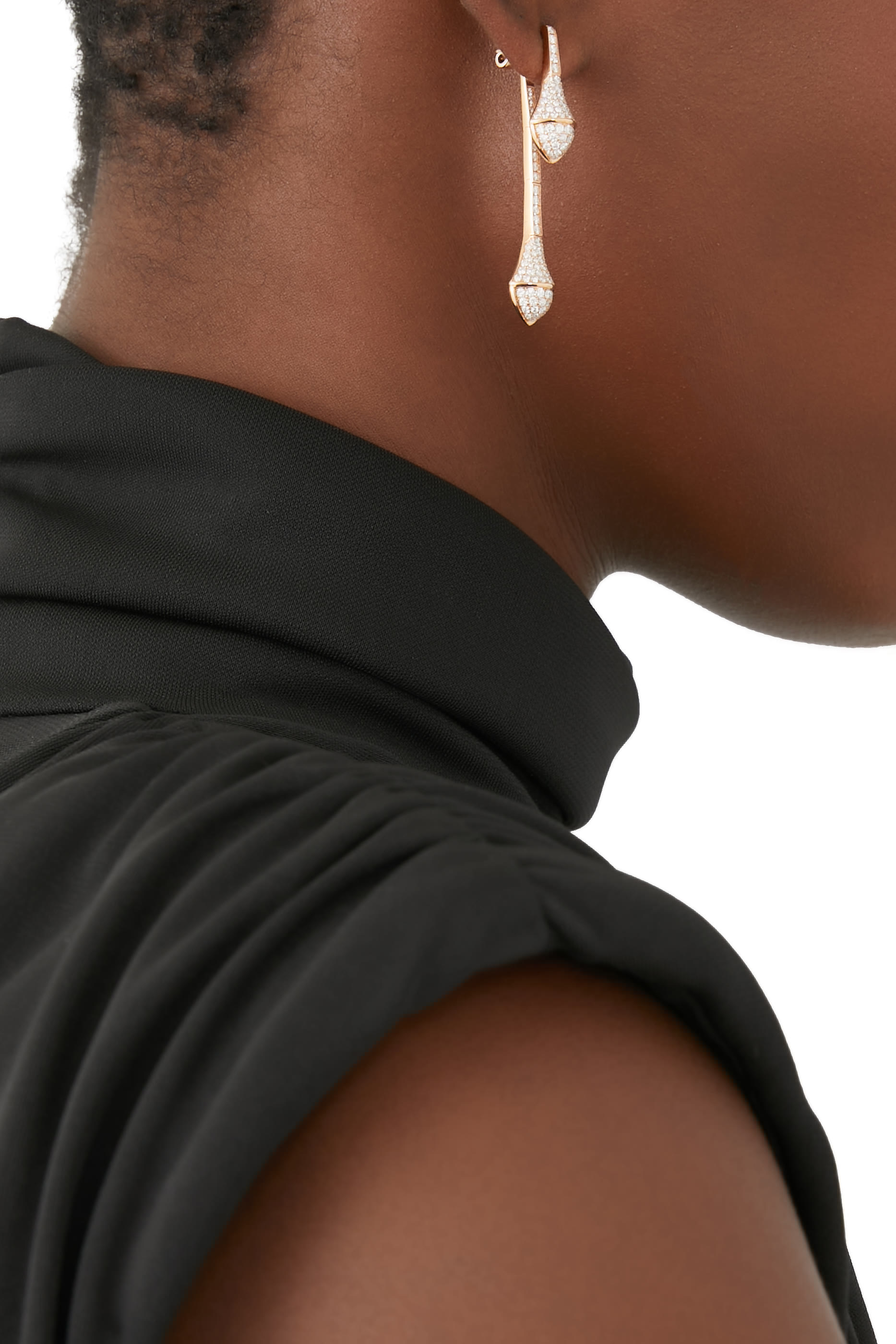 أقراط كليو متدلية مرصعة كليا بالماس ذهب وردي عيار 18