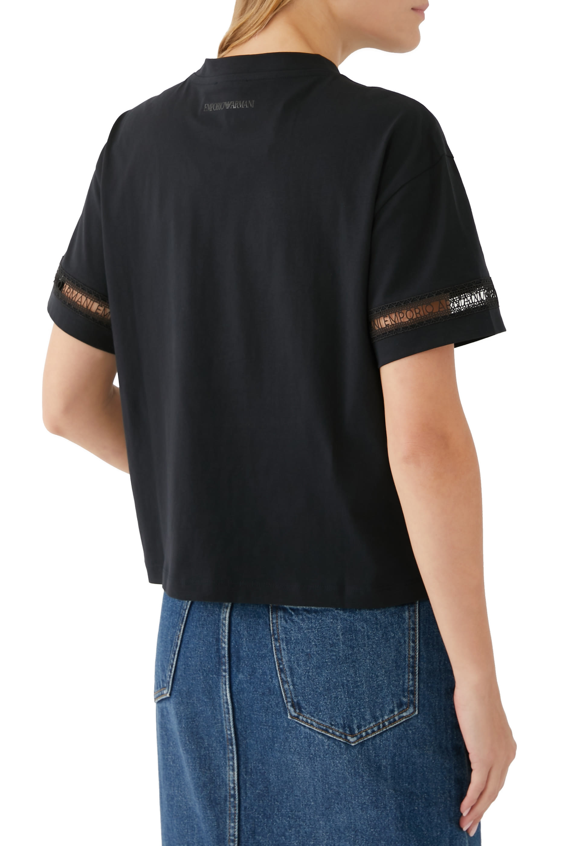 تيشيرت بشريط شعار الماركة