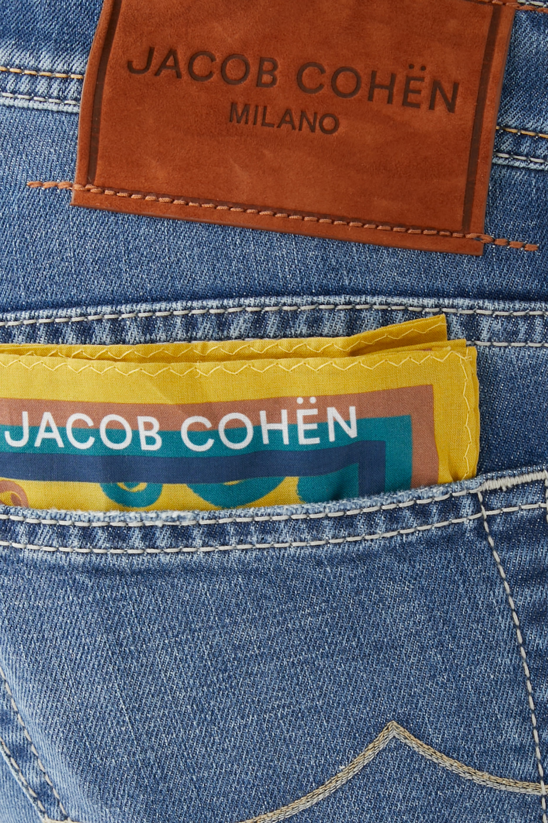 بنطال جينز نايك بقصة سليم للغاية