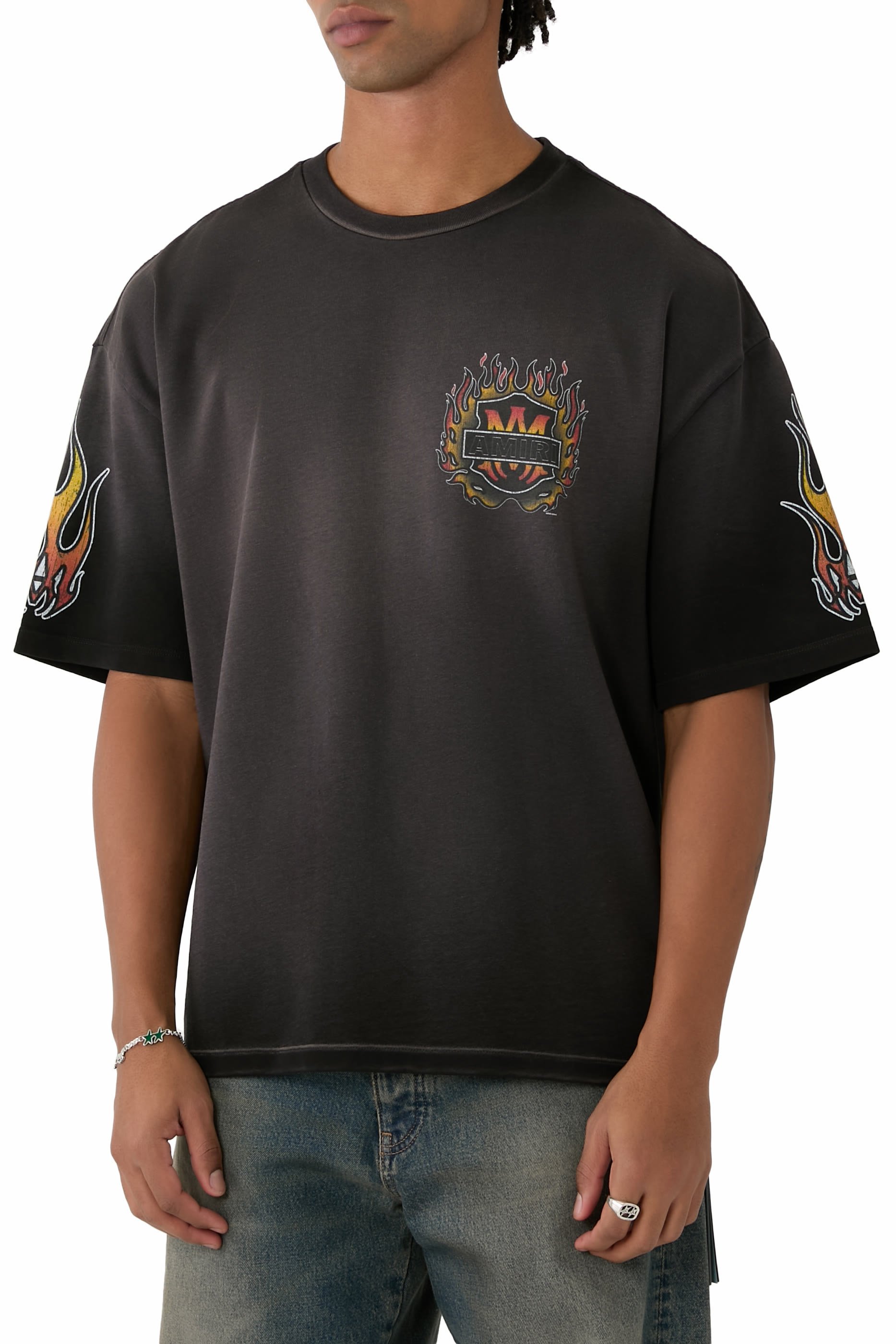 تيشيرت بقصة فضفاضة وطبعة لهب وشعار الماركة