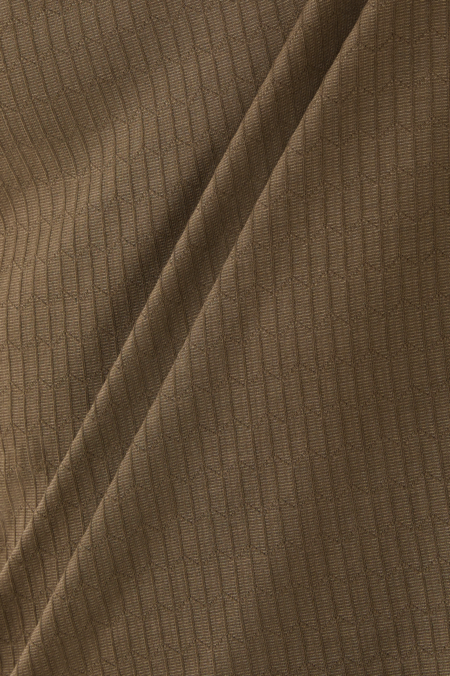 تيشيرت بنقشة هندسية جاكار