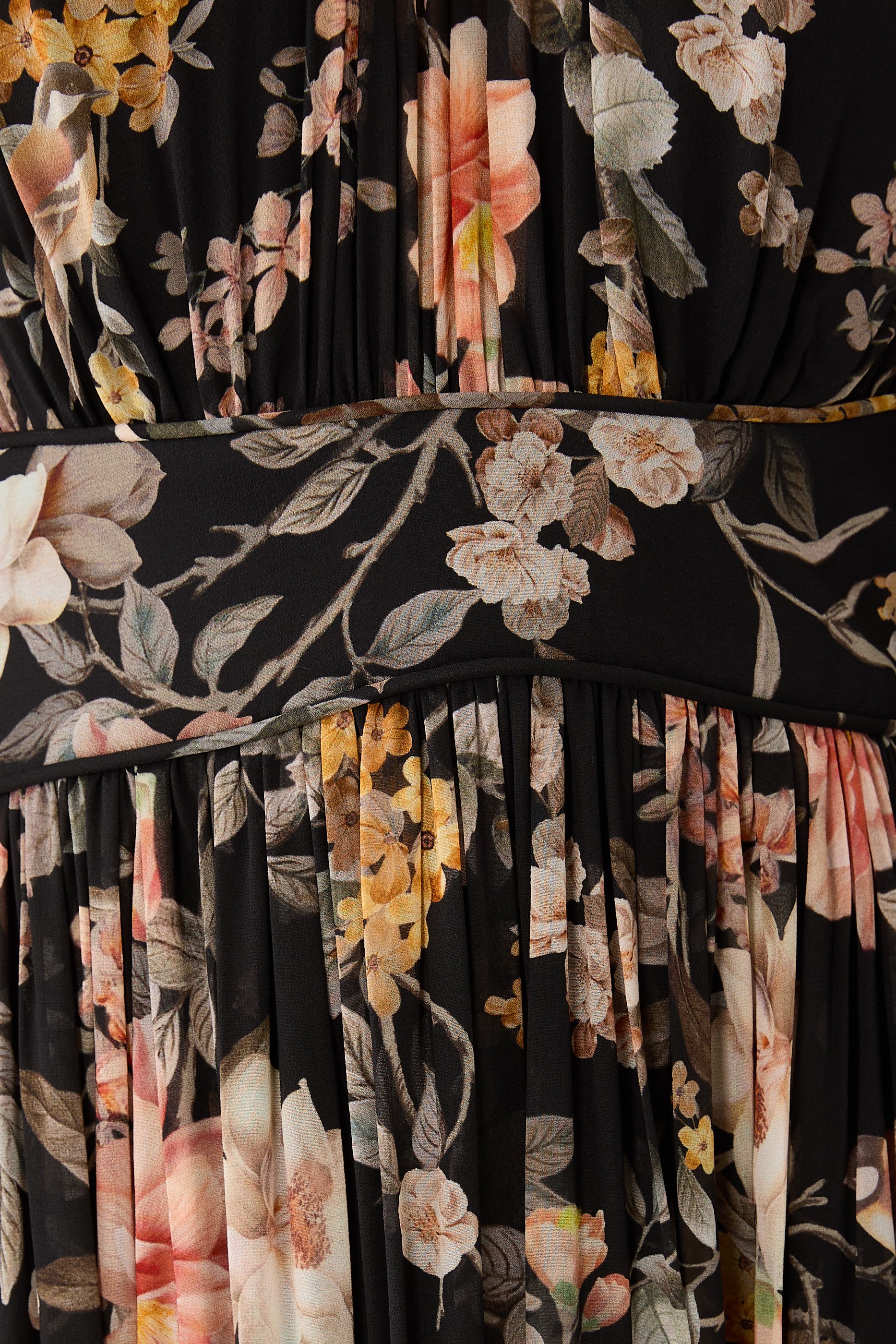 بلوزة كاروسيل دانتيل بتصميم جرس