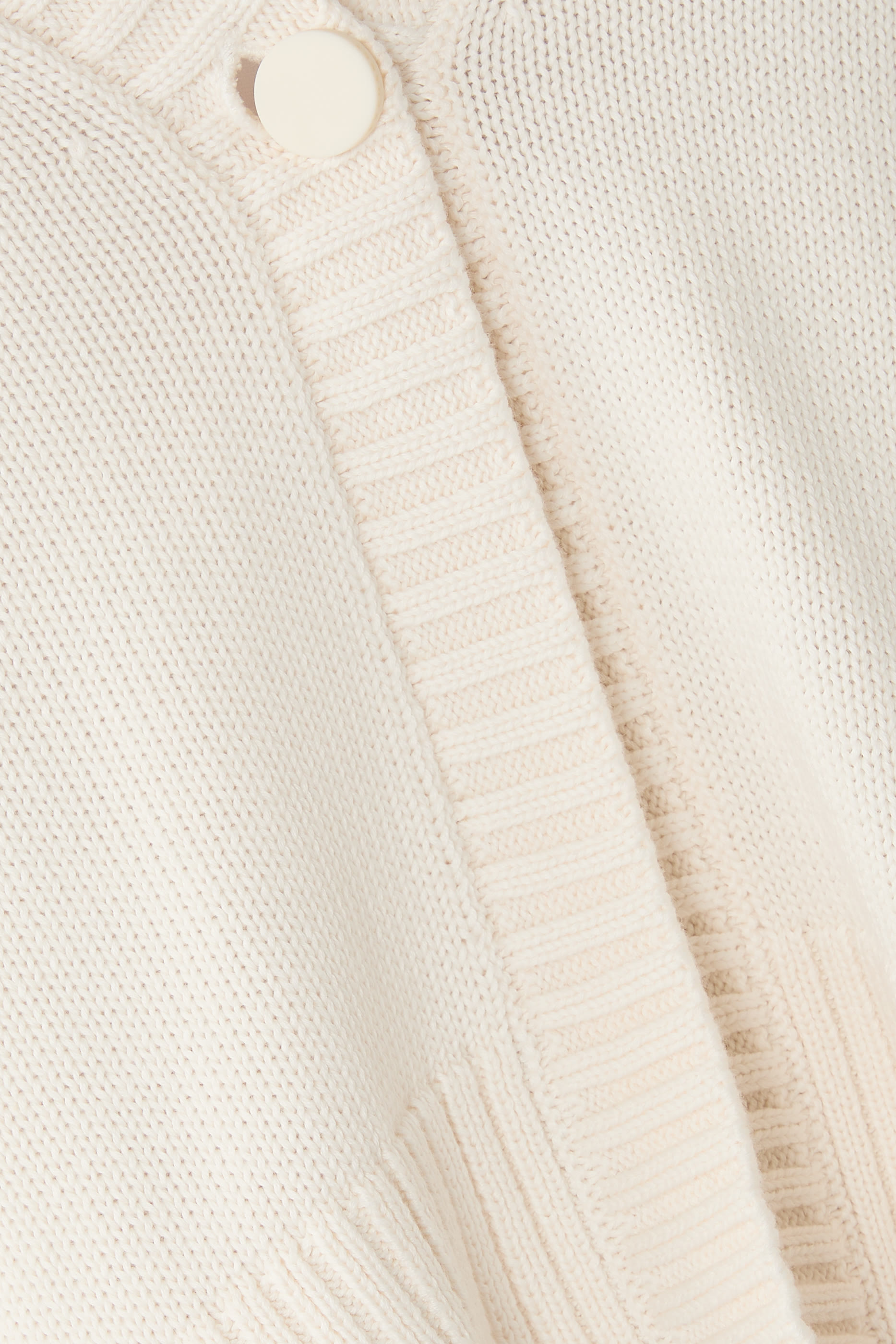 كارديغان بياقة على شكل حرف V