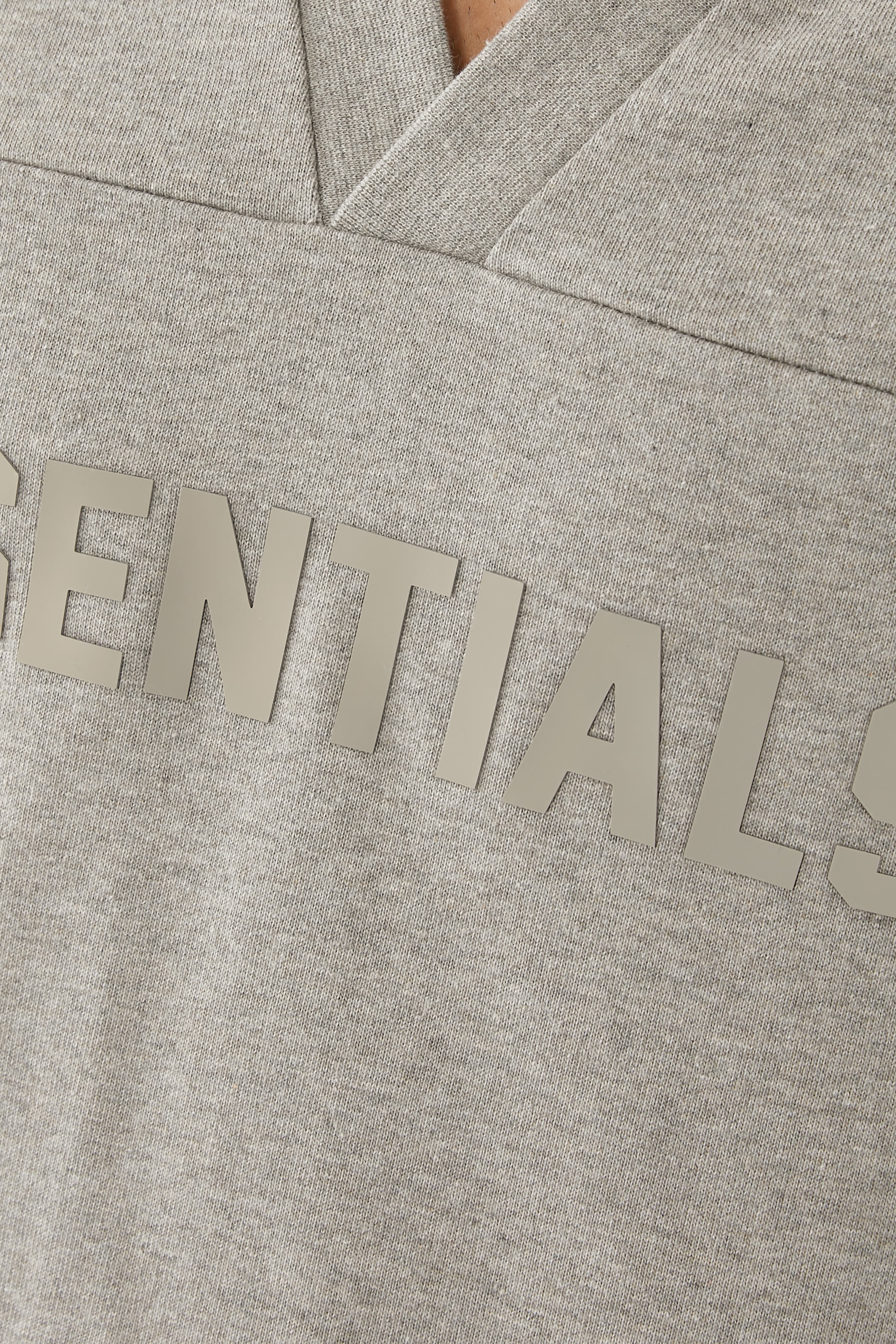 تيشيرت كرة قدم بشعار اسنشالز