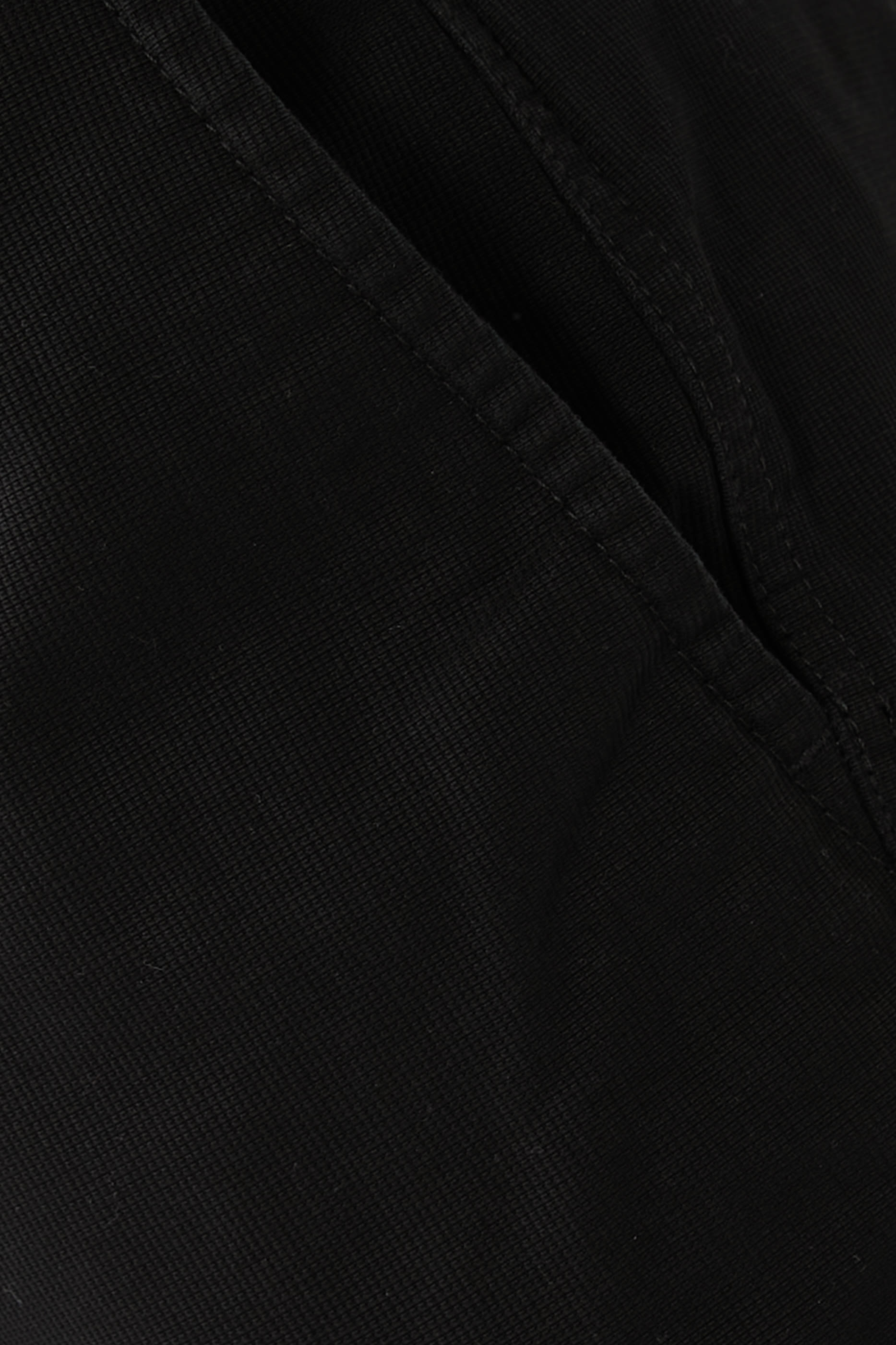 بنطال رسمي بنقشة مربعات وشعار الماركة