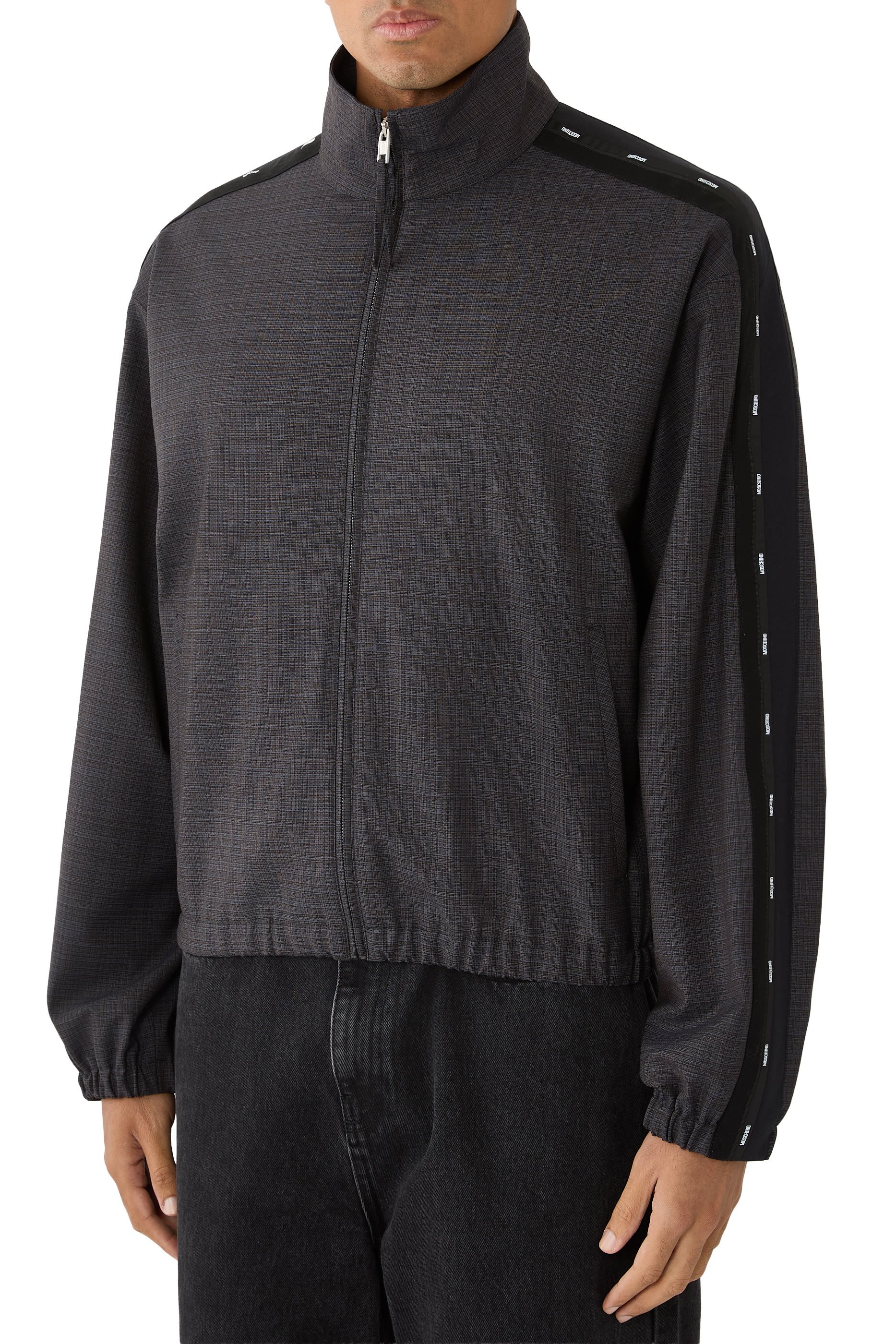 جاكيت بومبر بشعار الماركة