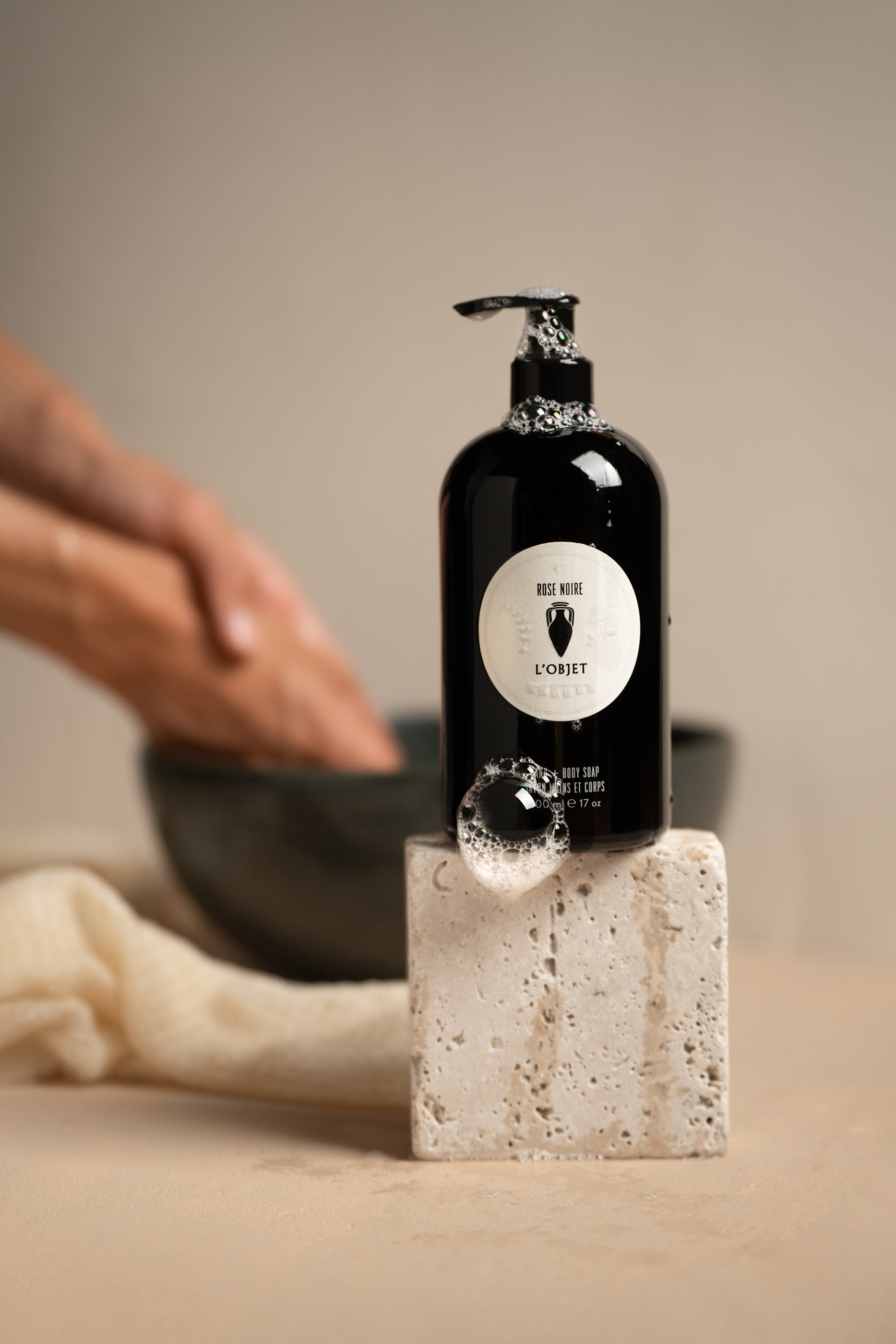 صابون أبوثيكاري روز نوار لليدين والجسم