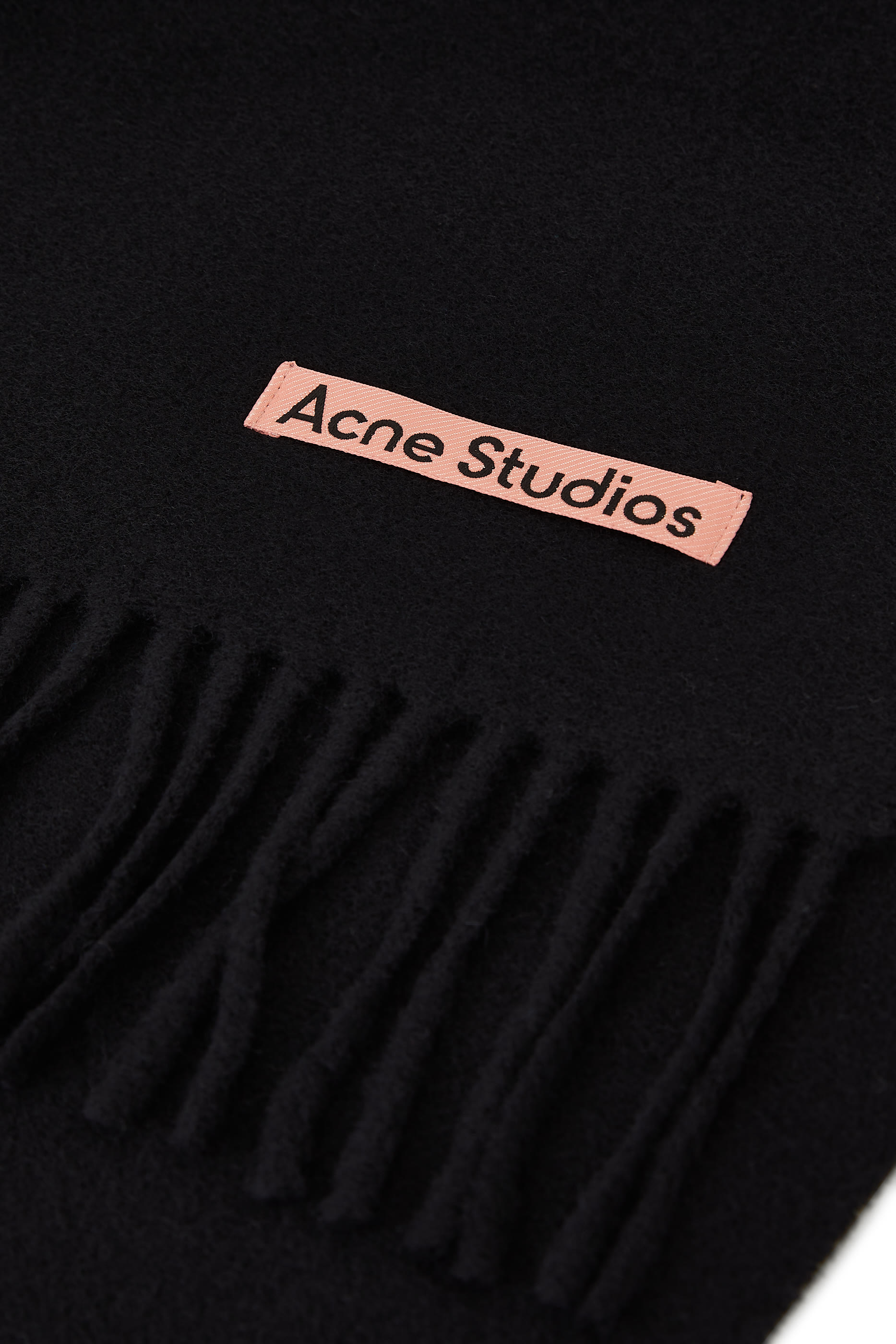 وشاح بشراشيب صوف