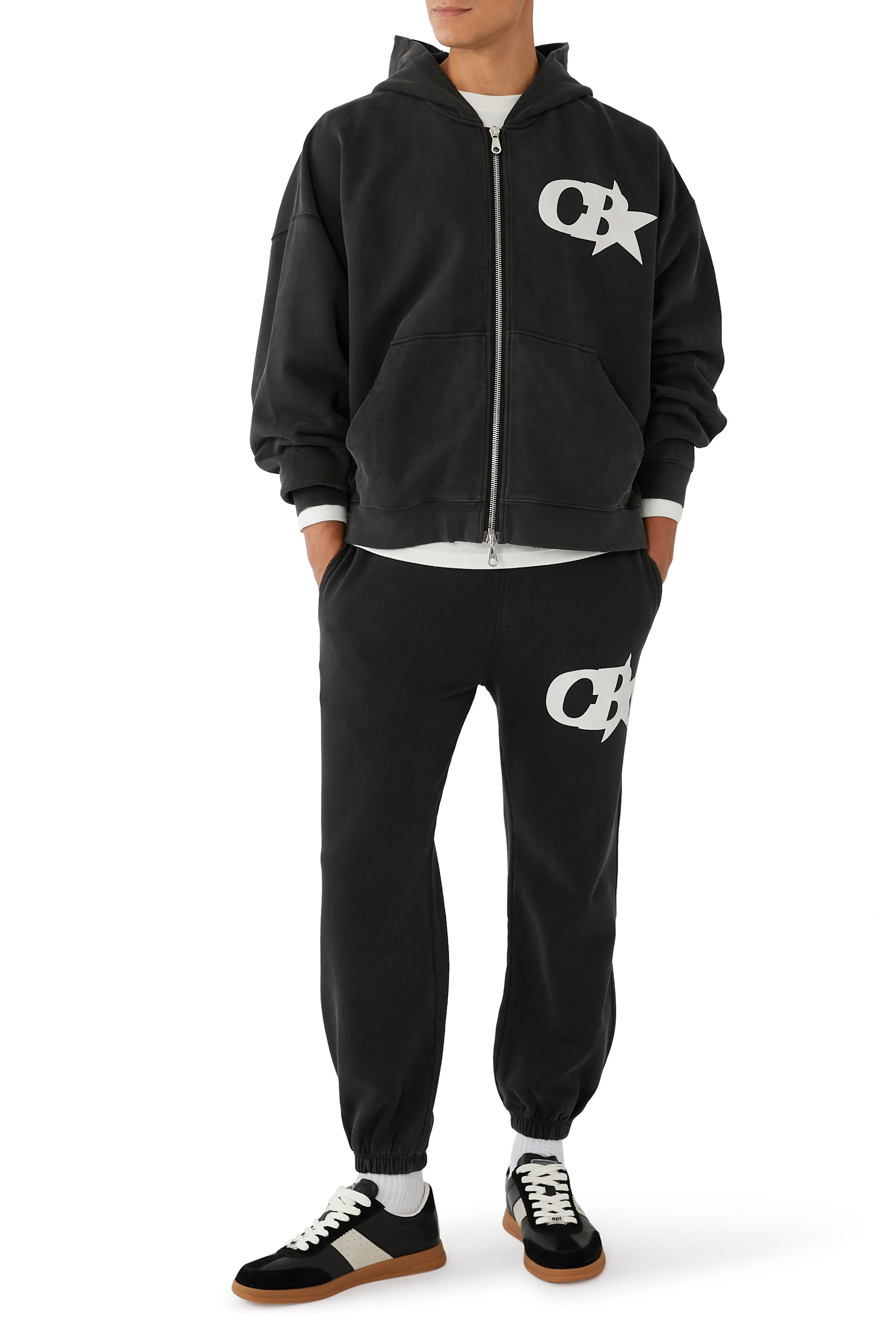 هودي بسحاب وشعار الماركة ونجمة