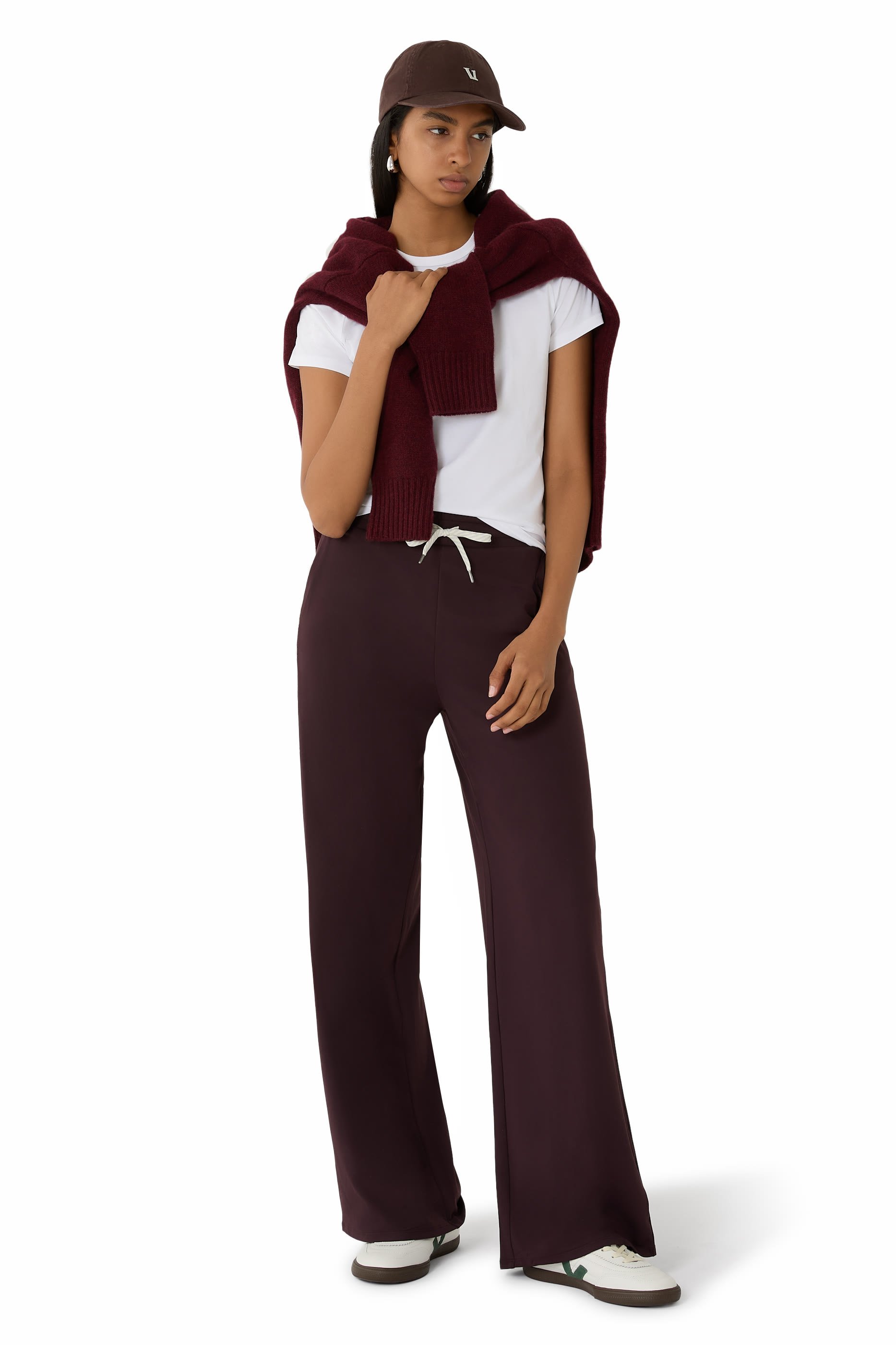 بنطال هالو إسينشال بقصة ساق واسعة