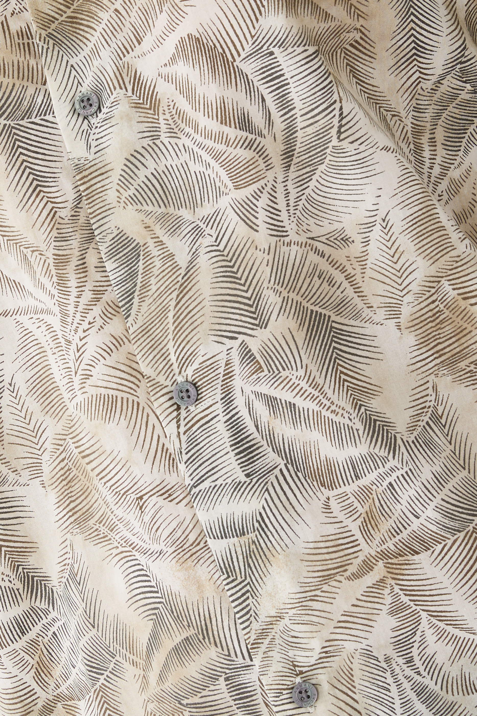 قميص بصف أزرار مخفي