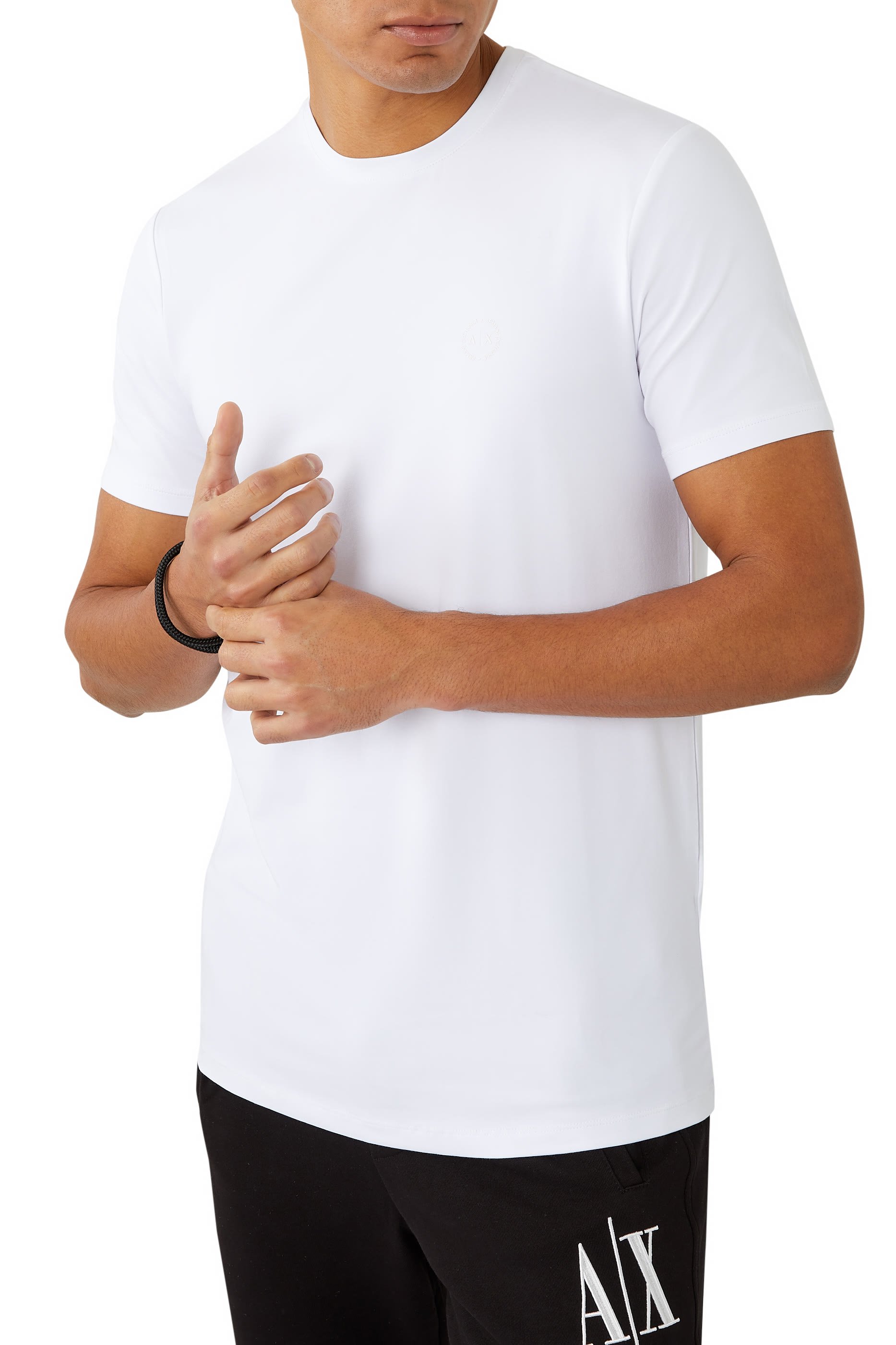 تيشيرت بشعار الماركة بتصميم دائري