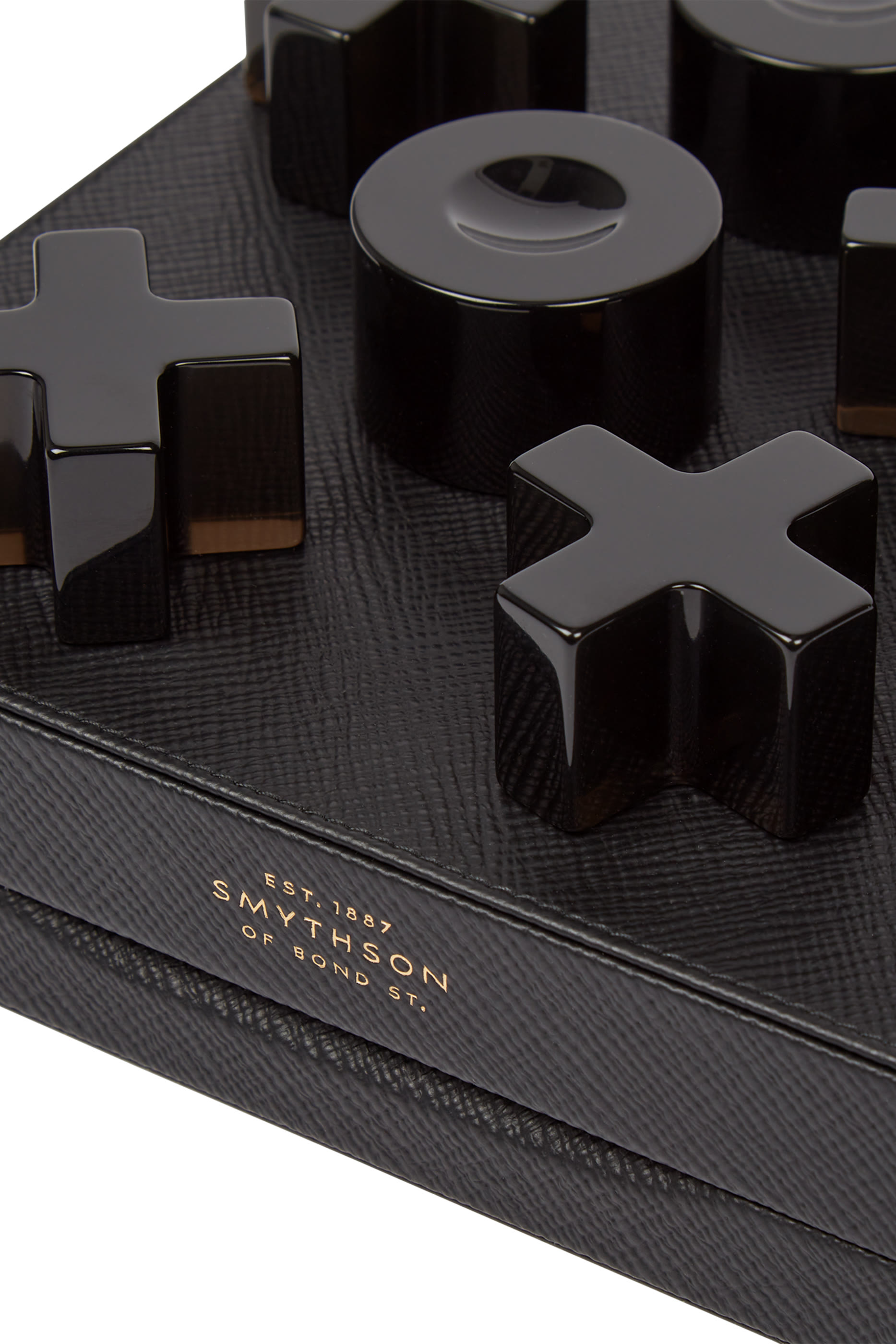 مجموعة نوتس أند كروسز 