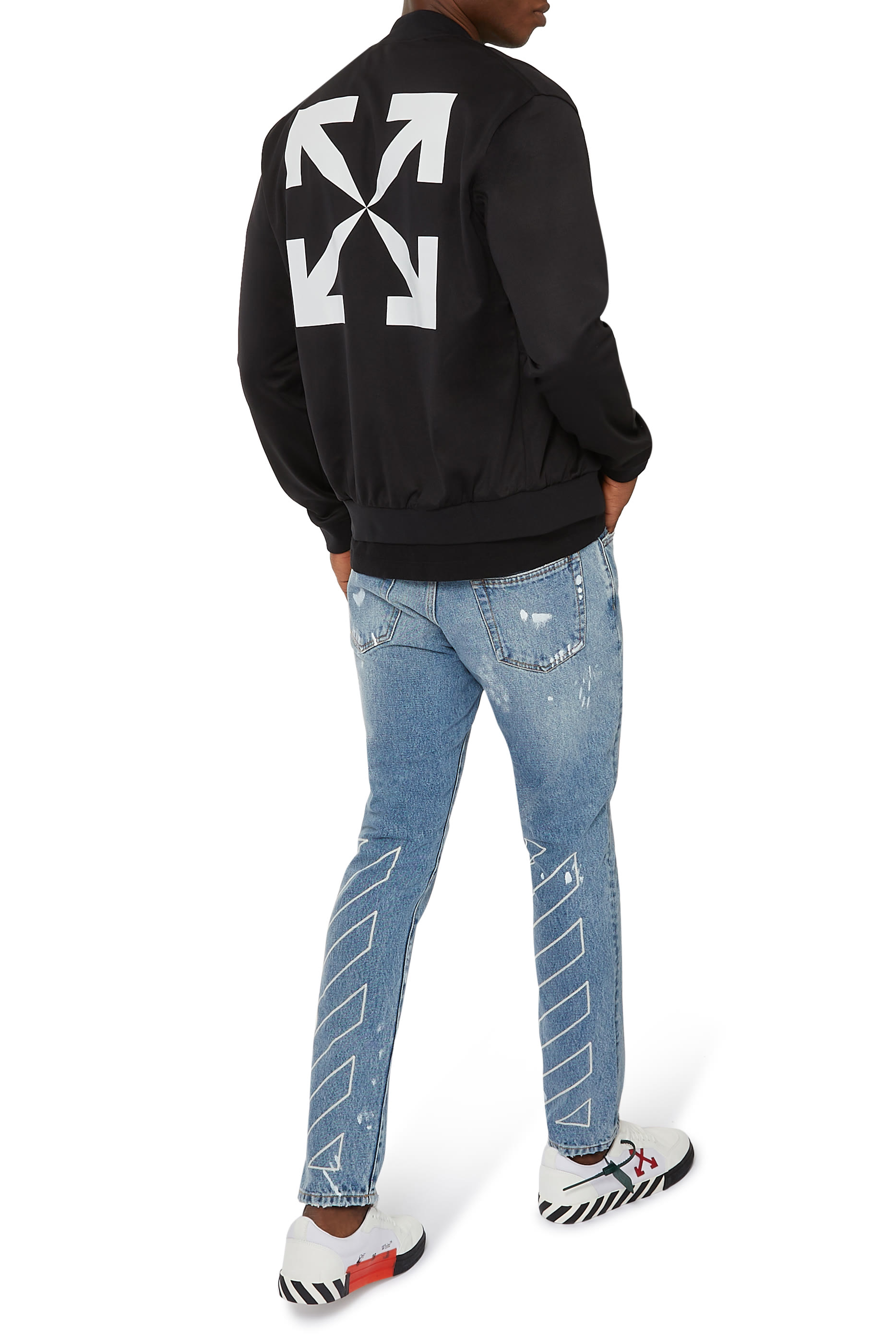 جاكيت رياضي بقصّة سليم وشعار السهم