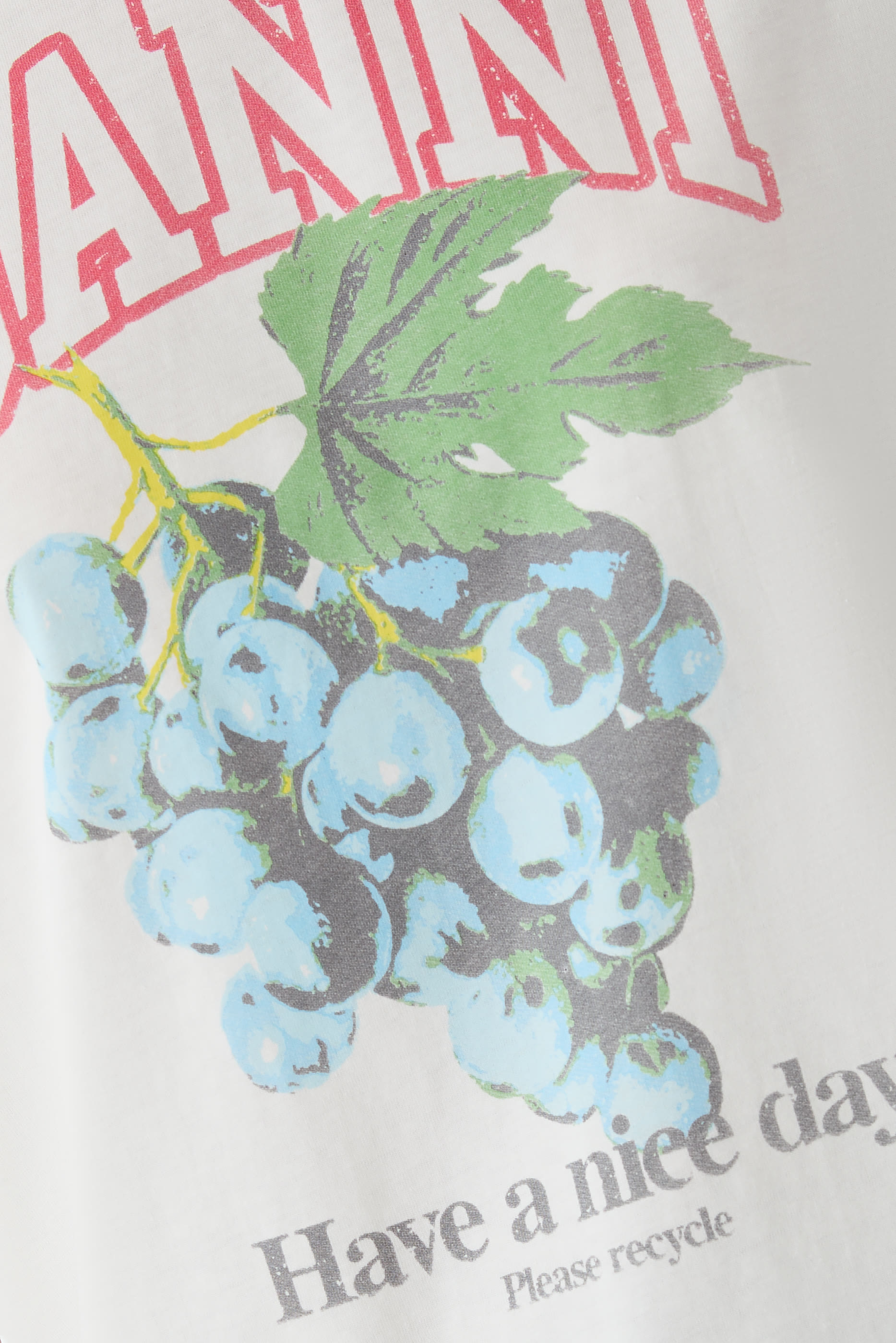 تيشيرت بطبعة غرافيكية