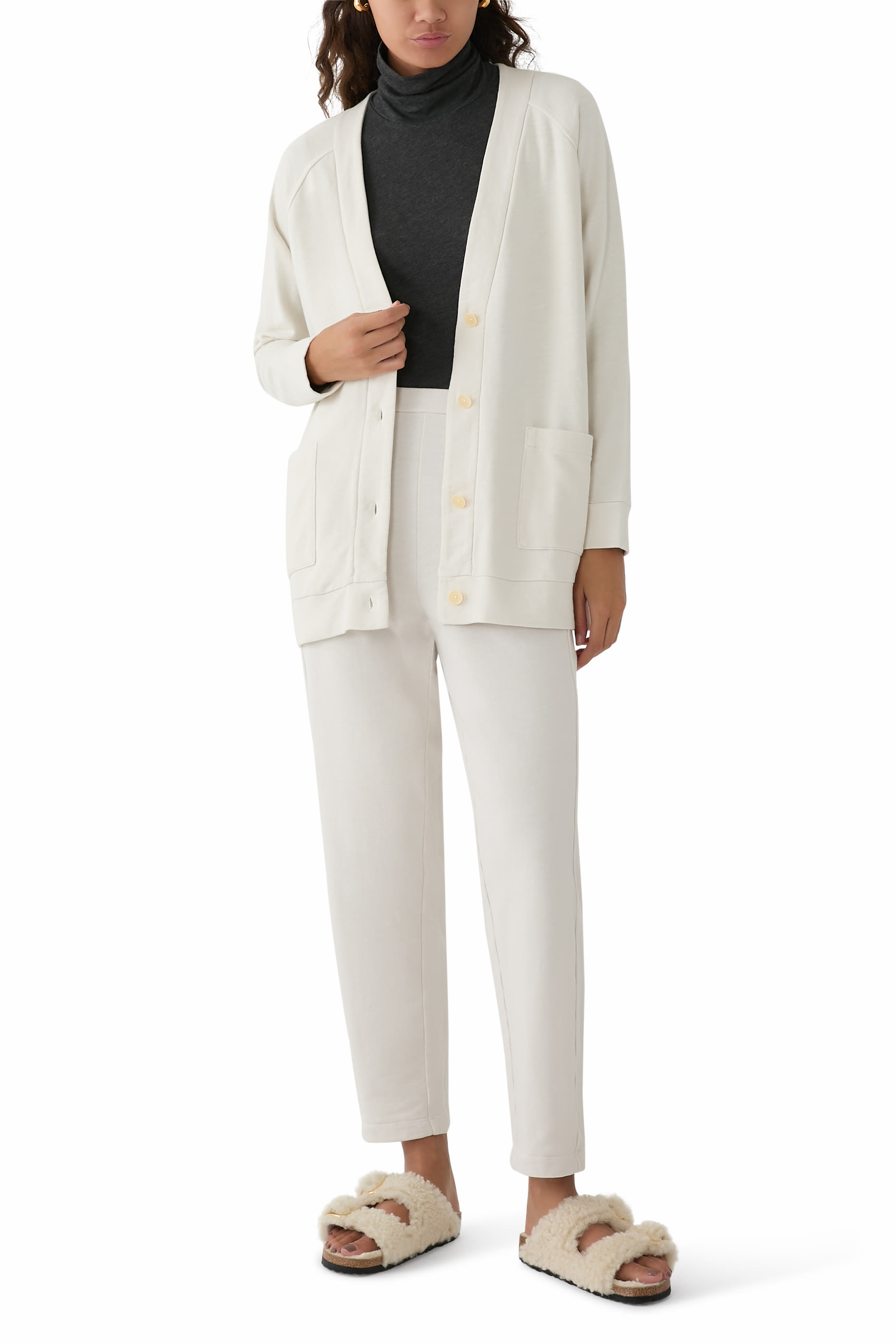 بلوزة شفافة محبوكة بياقة عالية