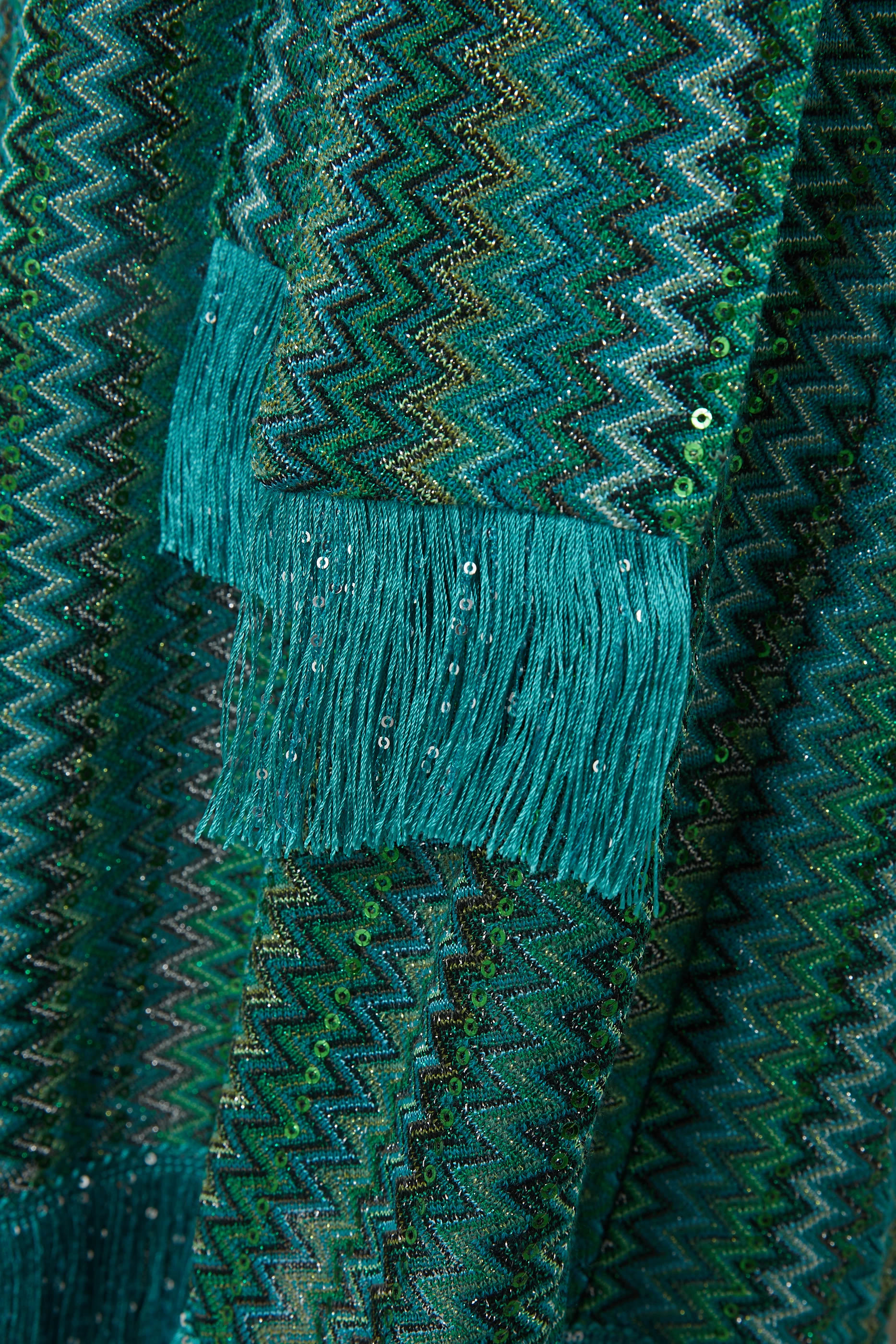 فستان بنقشة خطوط متعرجة وحواف بشرابات للأطفال