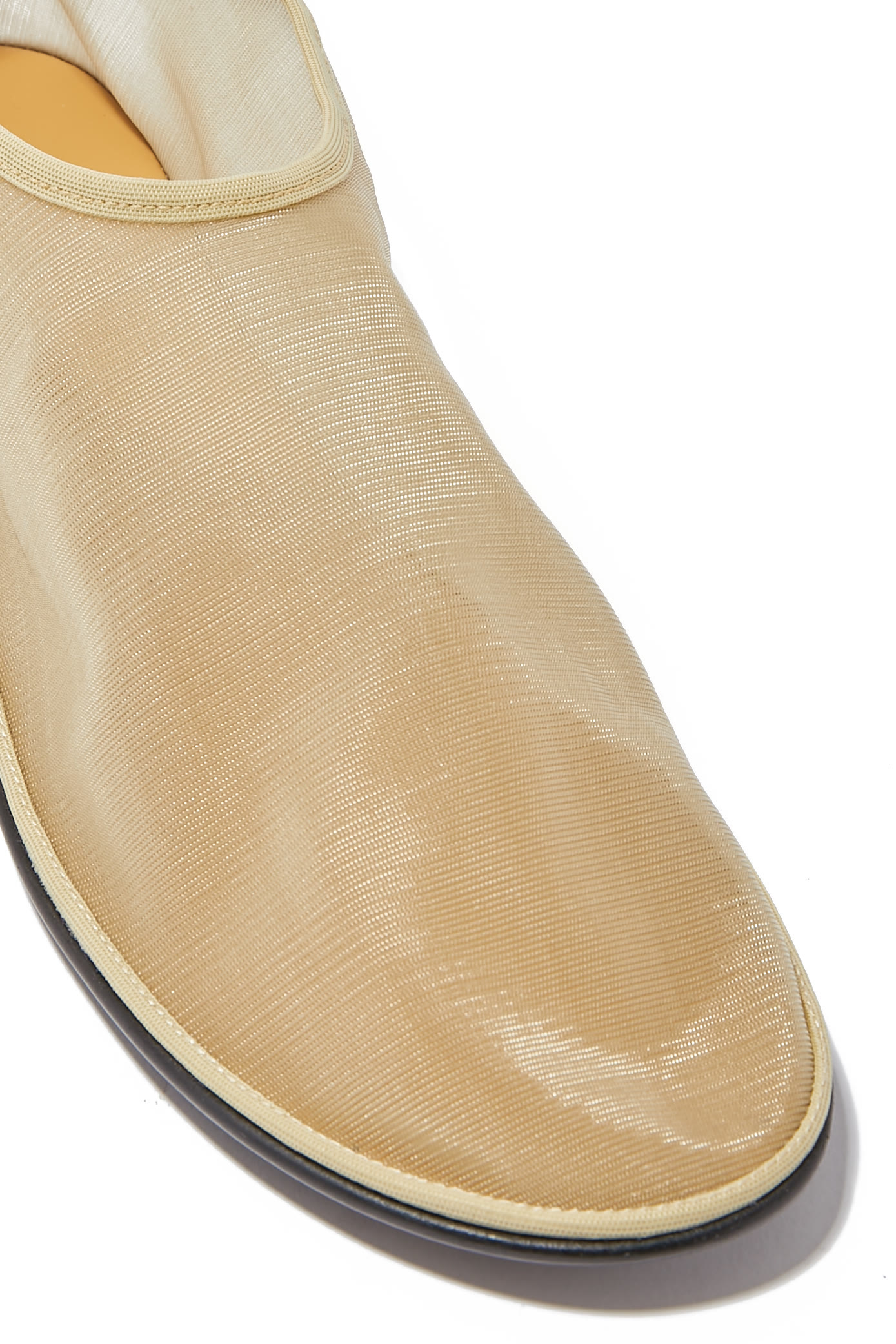 حذاء بتصميم جورب نايلون