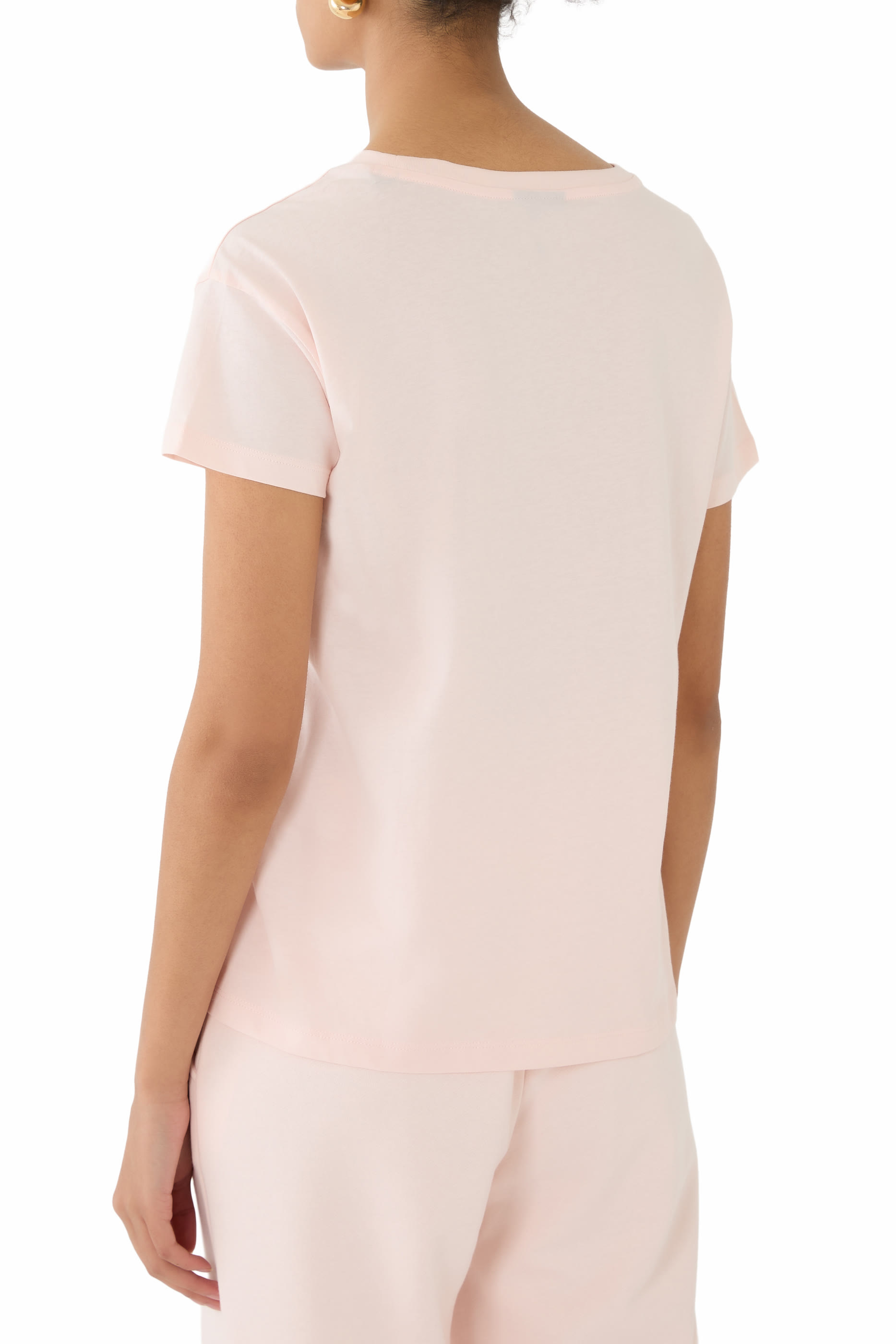 تيشيرت بقصة بويفرند بشعار الماركة بإصدار لرمضان