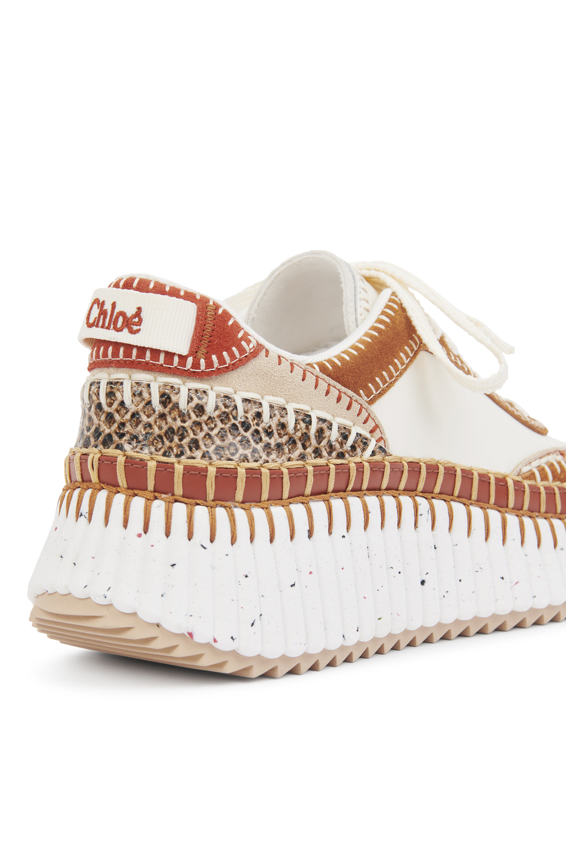 سنيكرز ناما