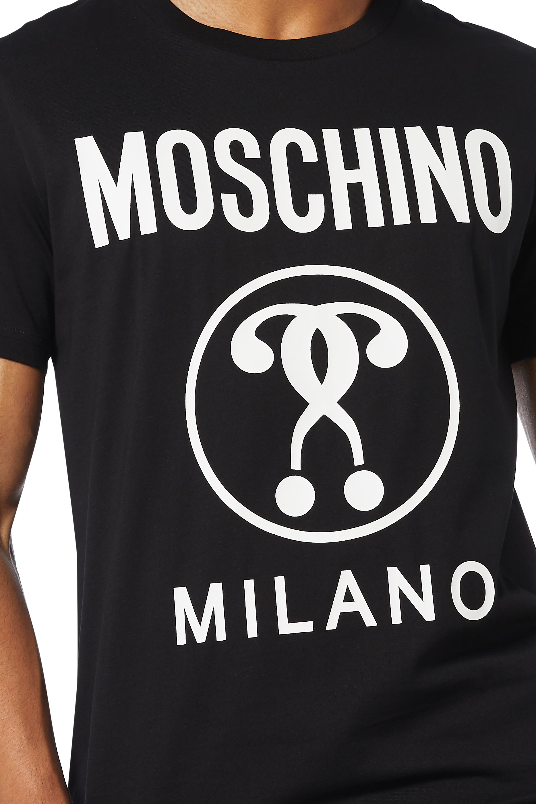 تي شيرت بشعار علامة استفهام