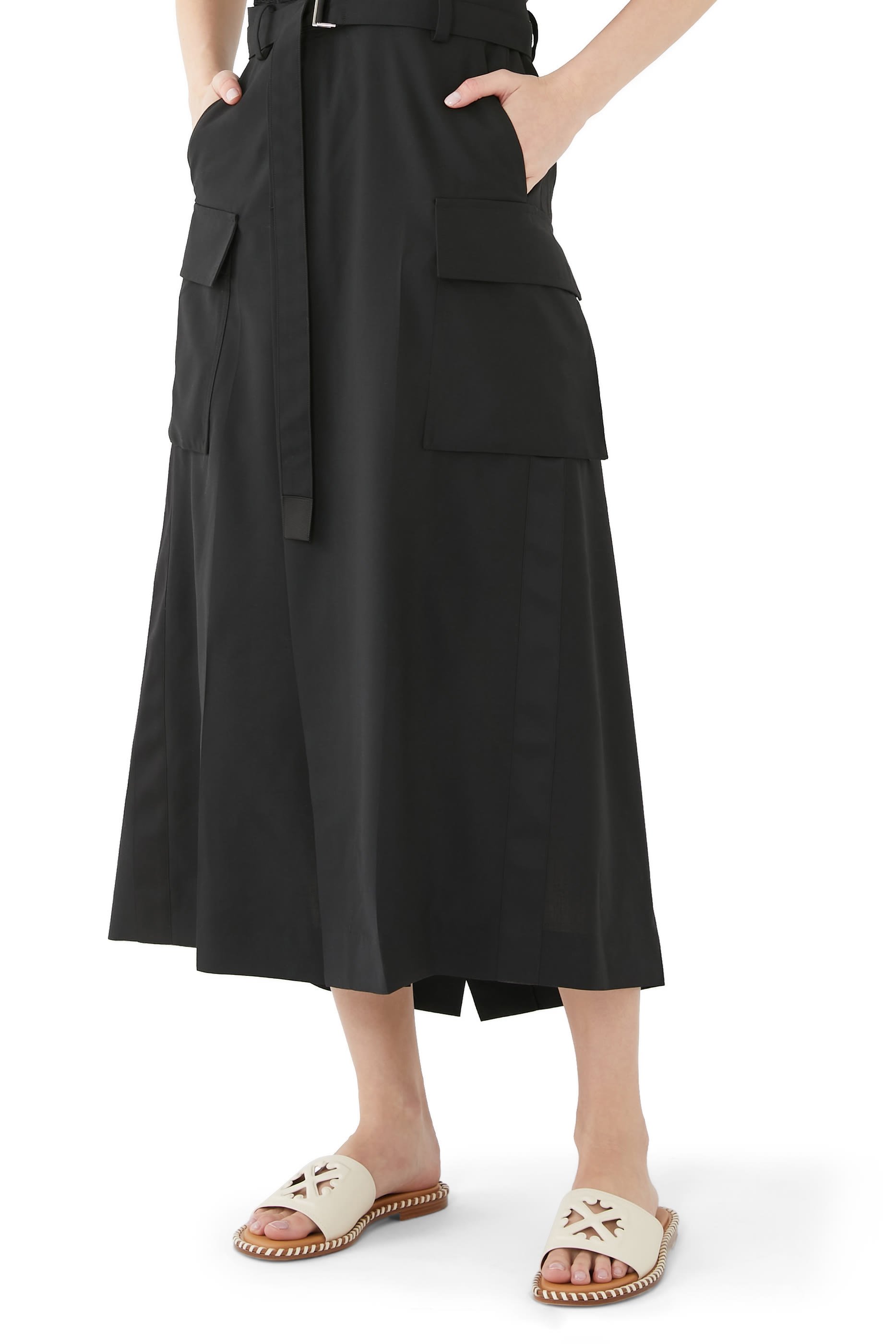 حذاء خفيف جلد بتفاصيل ملفوفة وشعار الأسهم