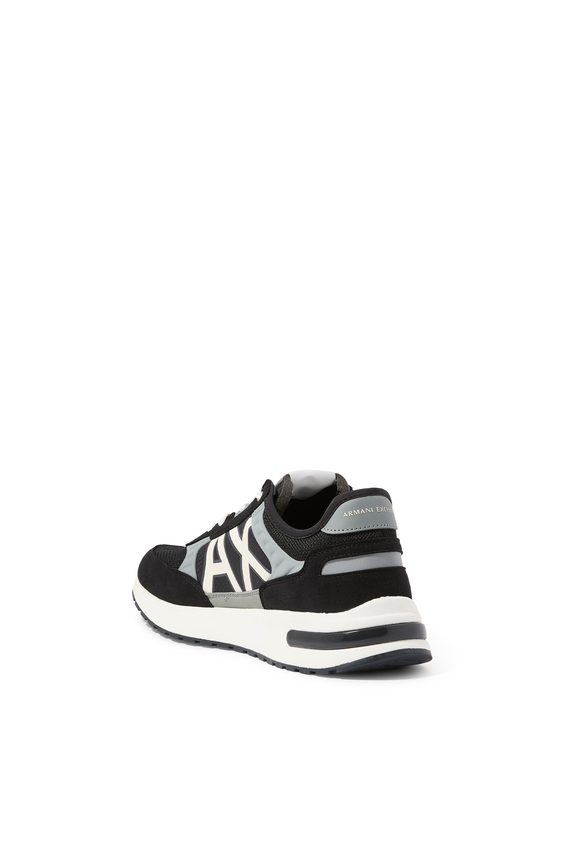 سنيكرز بأربطة وشعار الماركة بملمس بارز