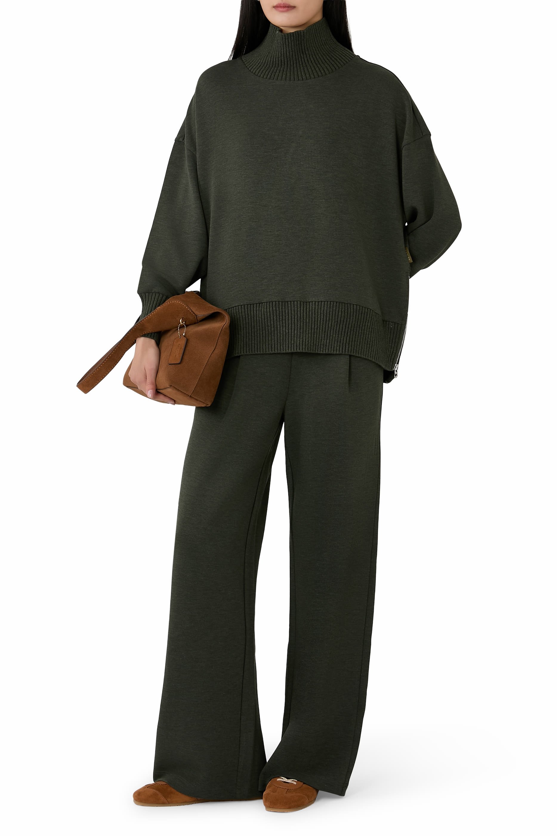 بنطال بقصة ساق واسعة للغاية