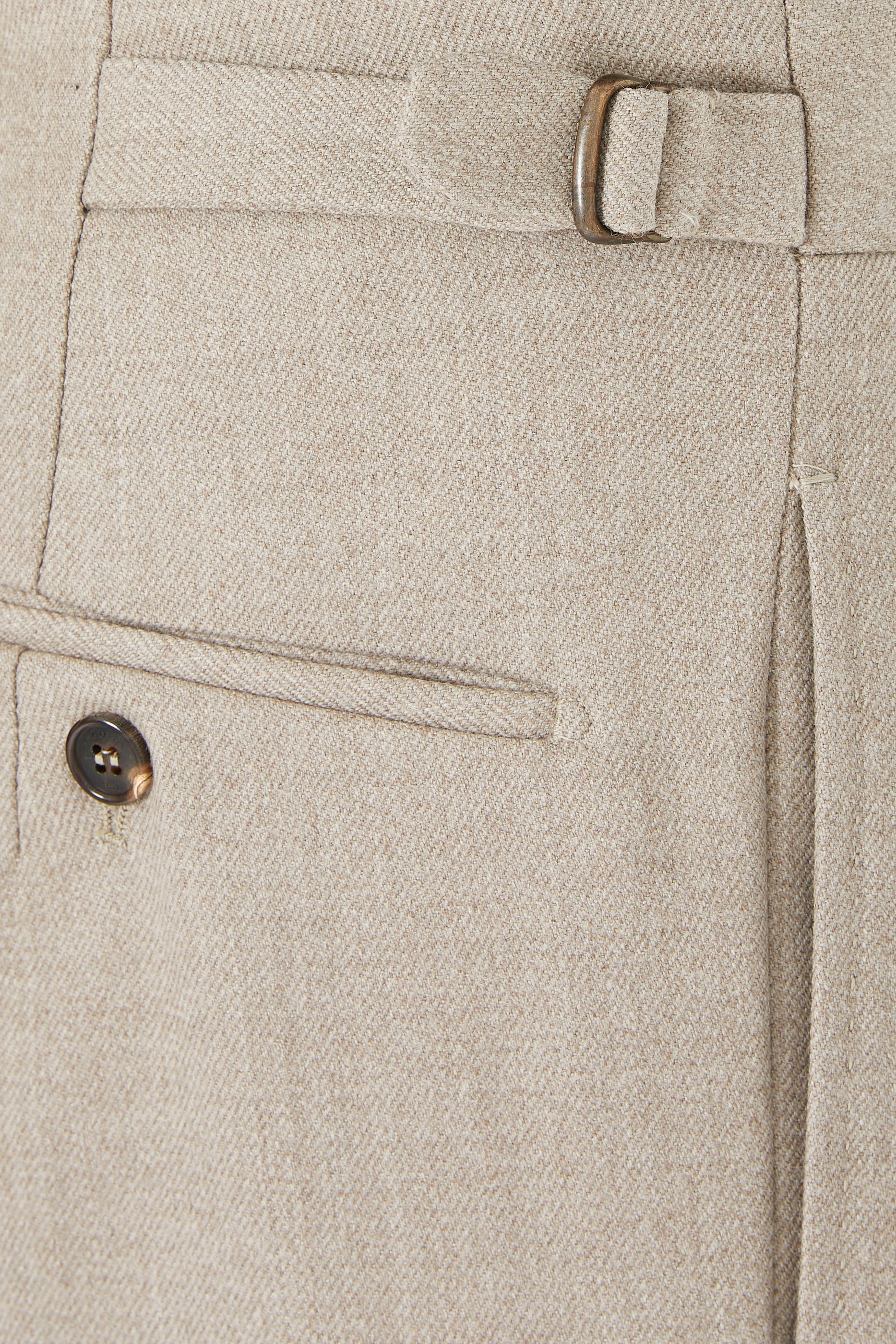 بنطال بقصة ضيقة