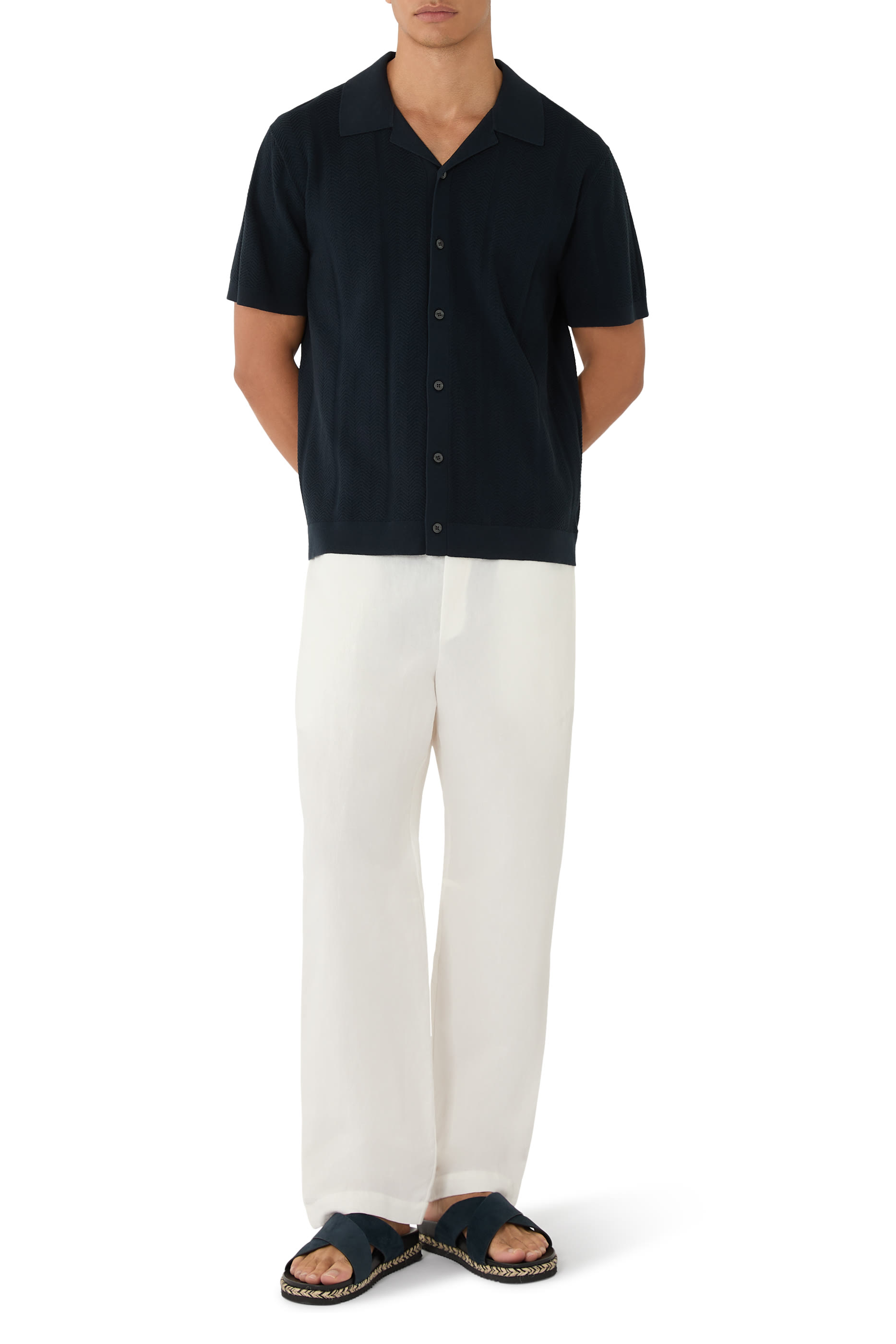 قميص بياقة مطوية