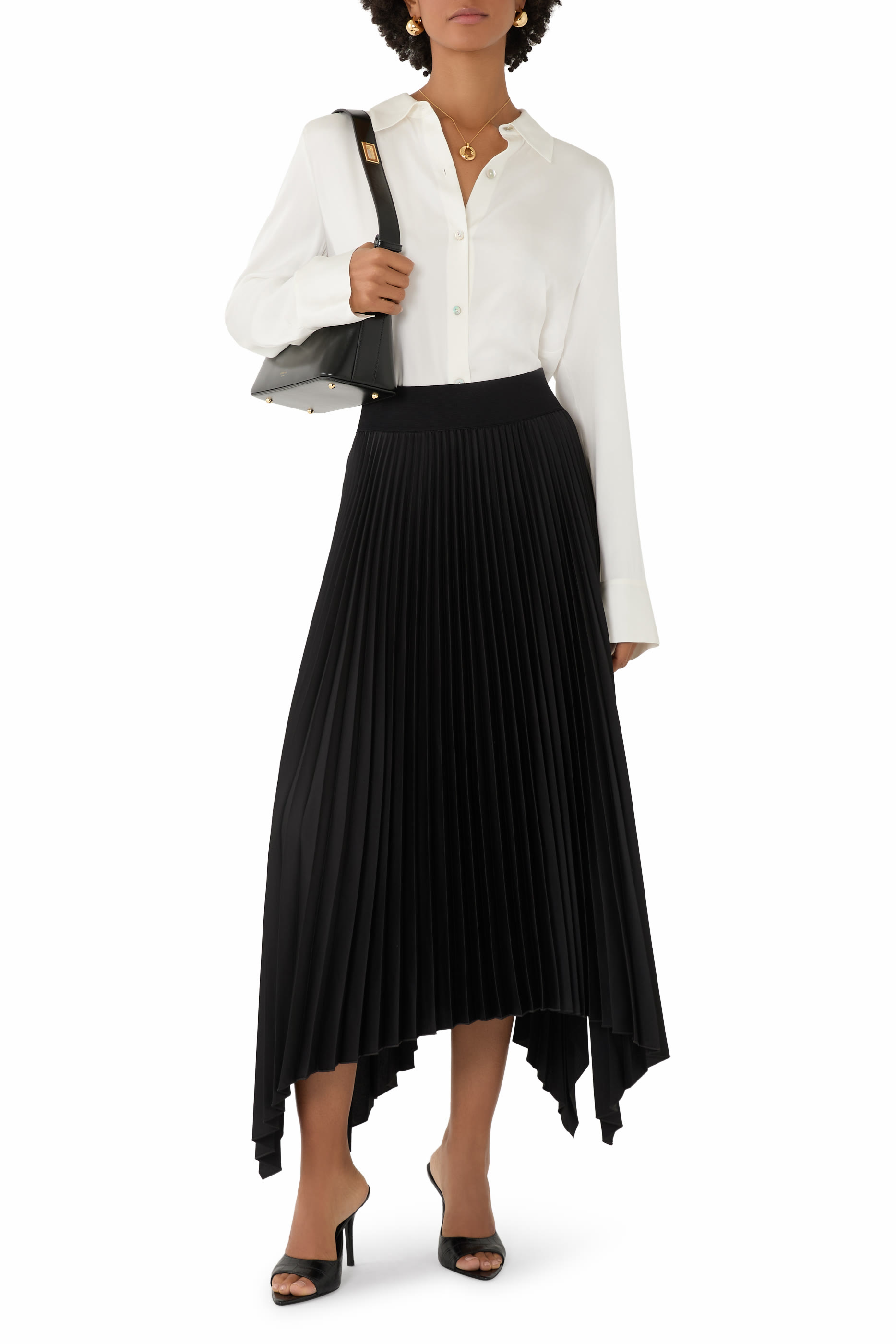 قميص كلاسيكي بقصة ضيقة