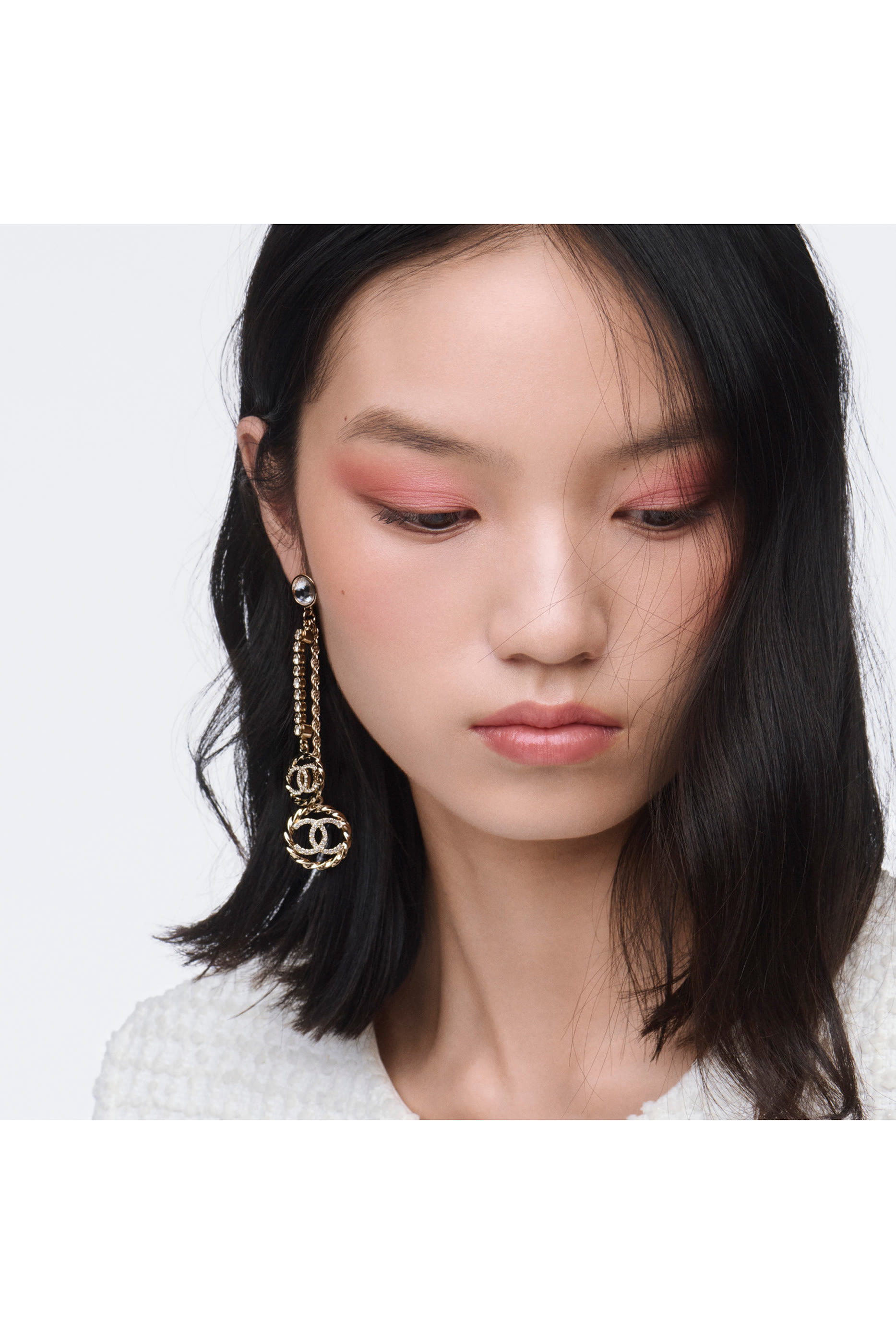 لوحة ظلال عيون Les 4 Ombres Boutons بأربعة ألوان بلمسات نهائية متنوعة