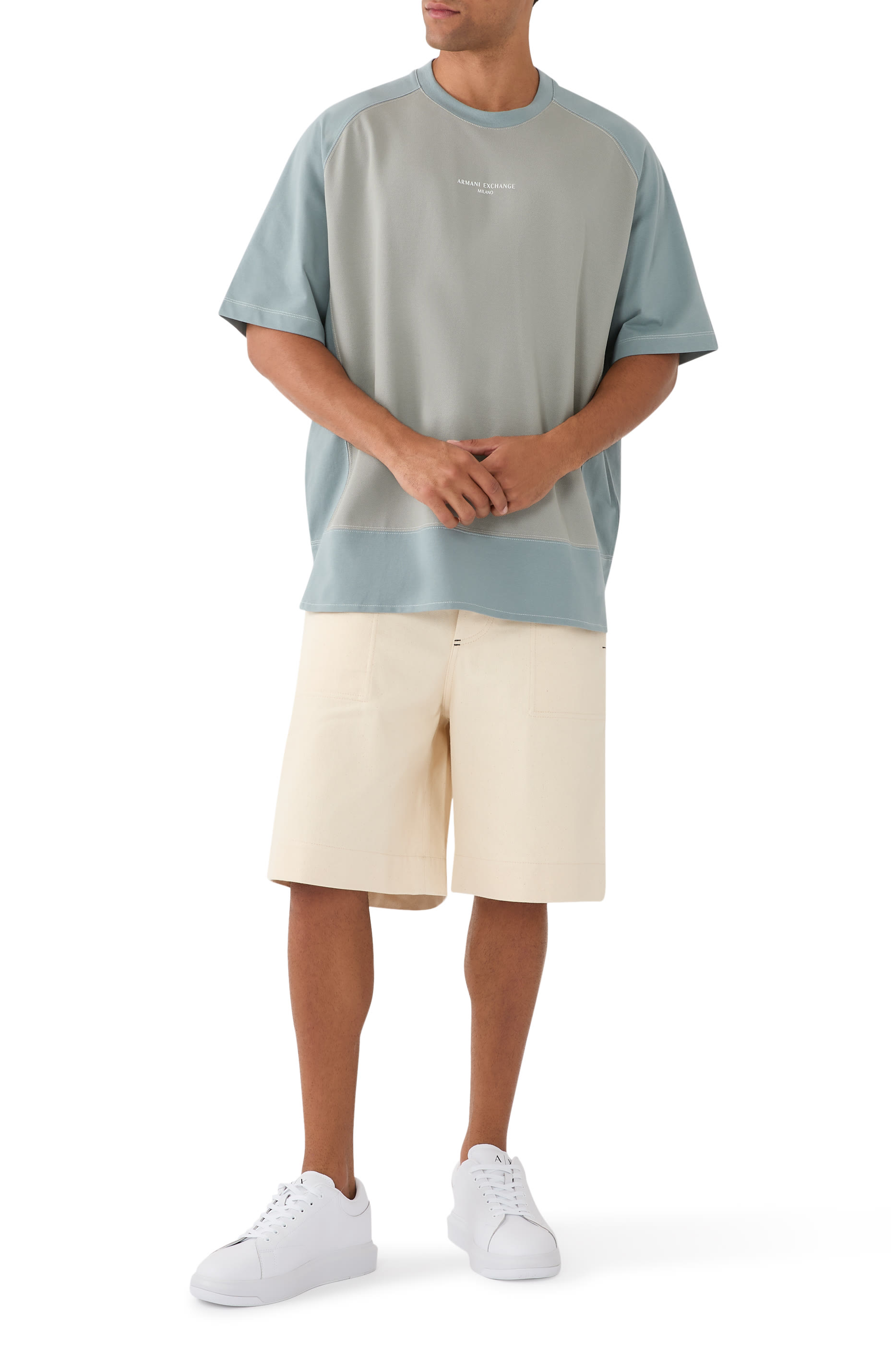 تيشيرت بلونين وشعار الماركة