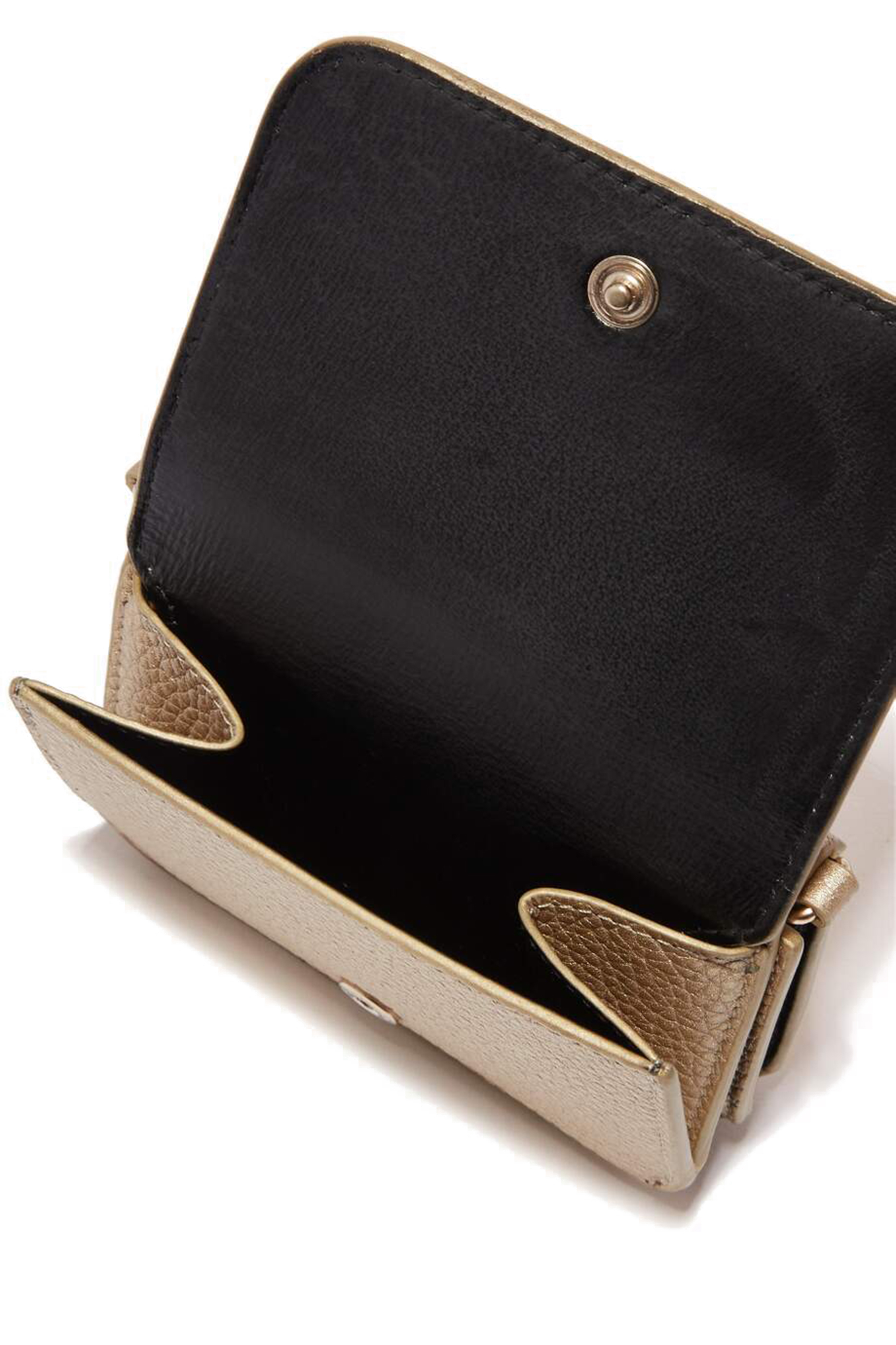 محفظة صغيرة مزينة بسلسلة حصريا للشرق الأوسط