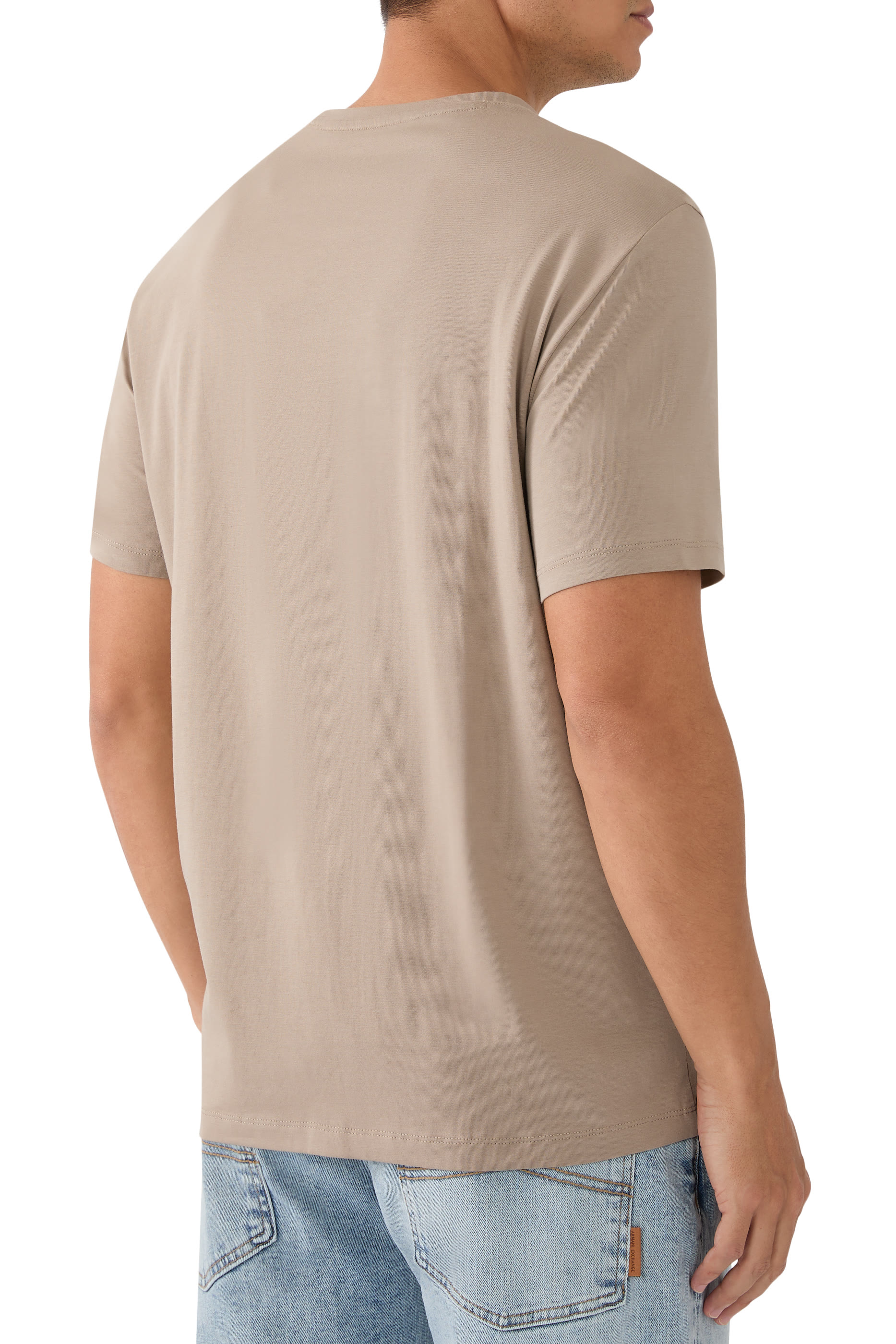 تيشيرت بشعار الماركة بتصميم دائري