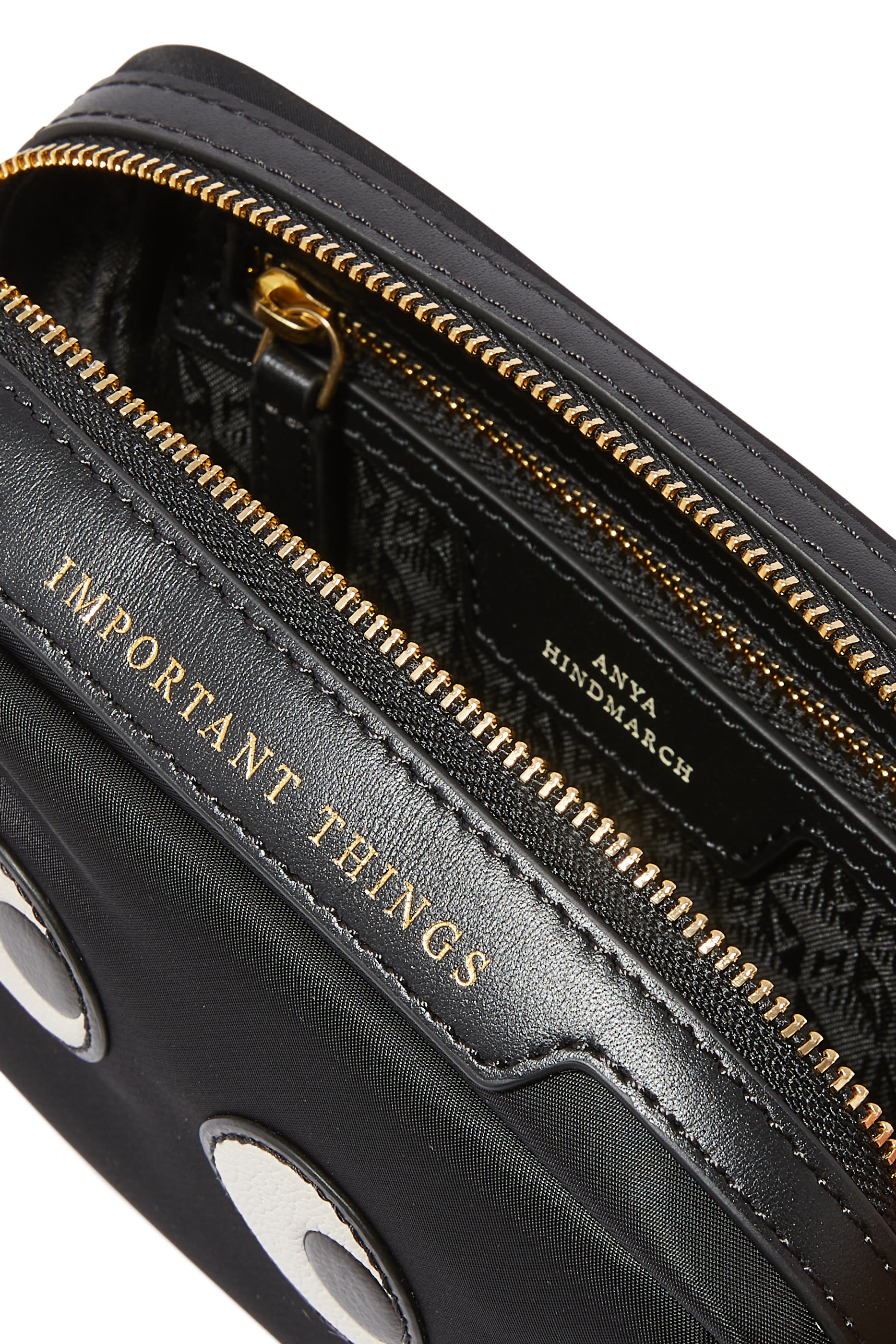 حقيبة صغيرة بنقشة عيون