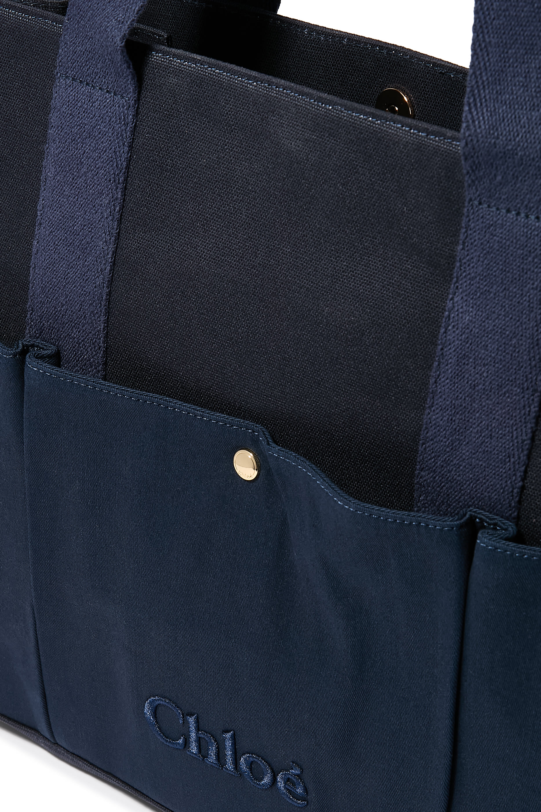  حقيبة مستلزمات أطفال مزينة بشعار الماركة