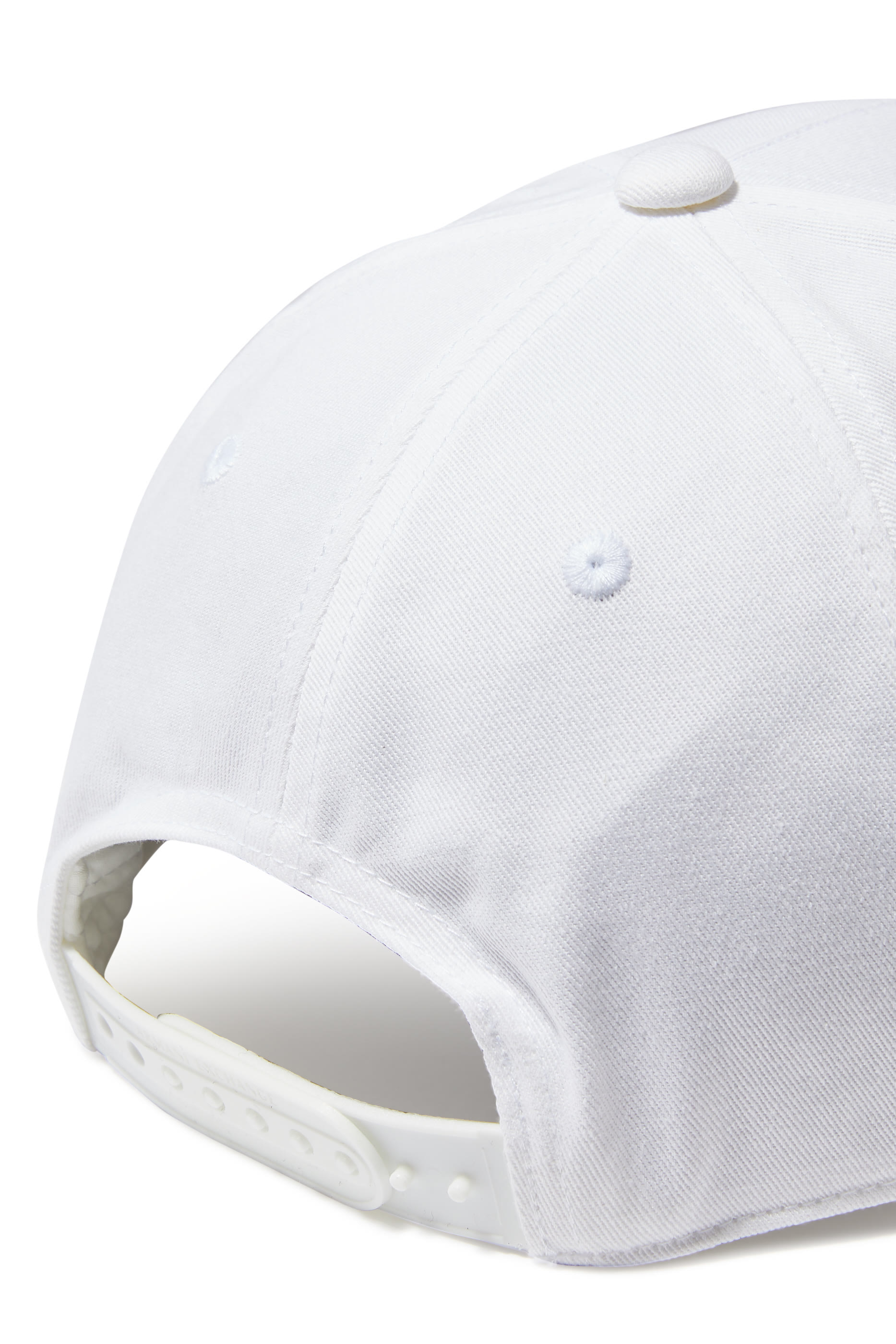 كاب بشعار الماركة