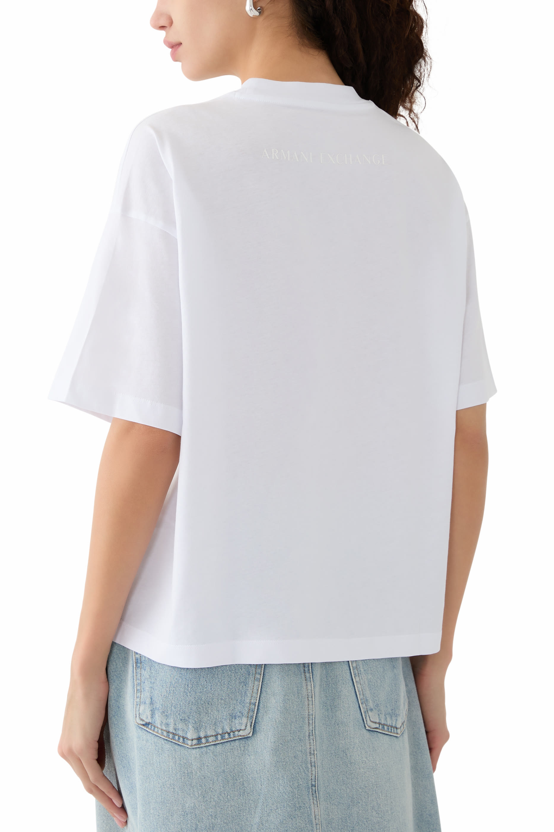 تيشيرت  بطبعة شعار الماركة لامع