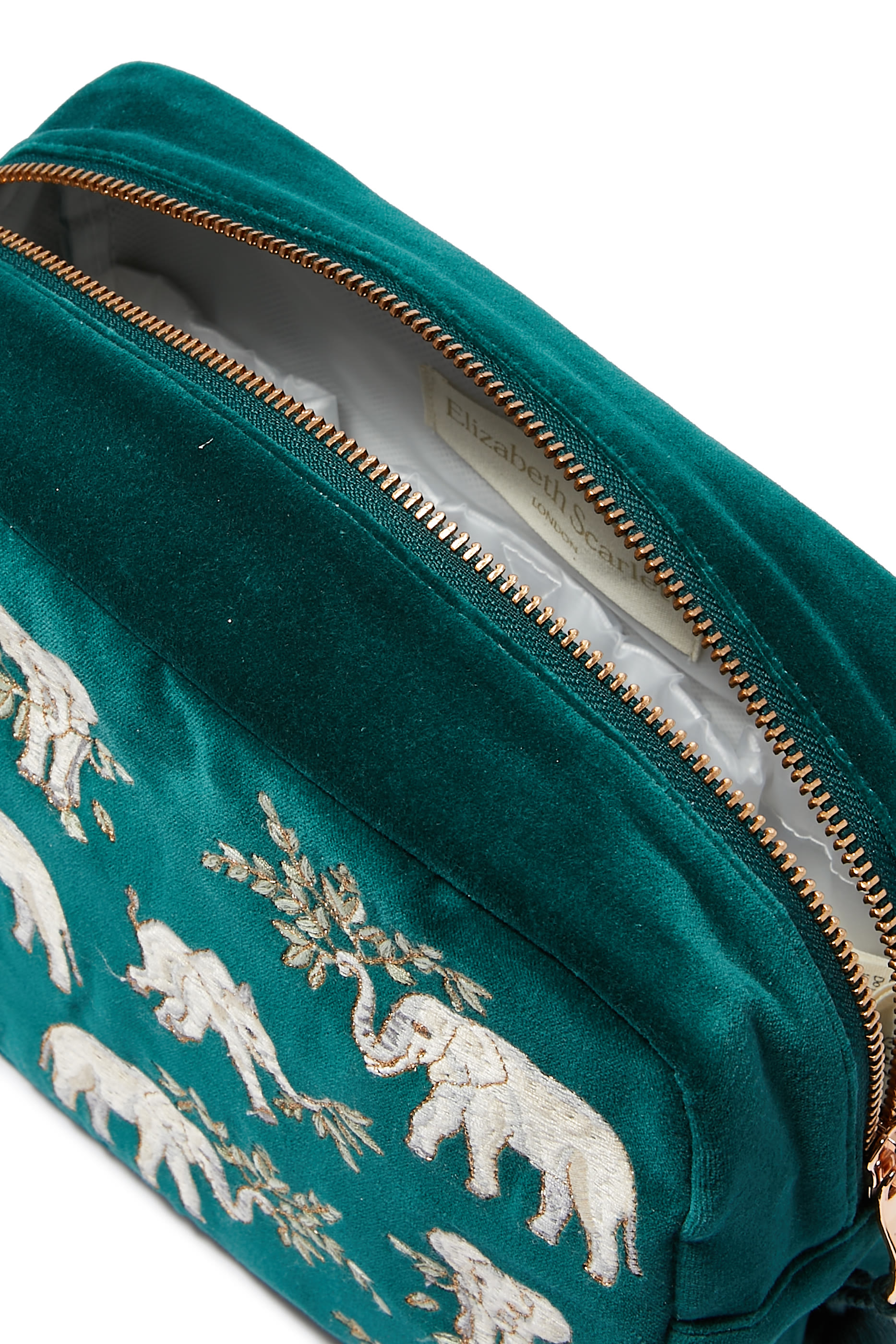 حقيبة مستلزمات العناية الذاتية بتطريزات قطيع فيلة