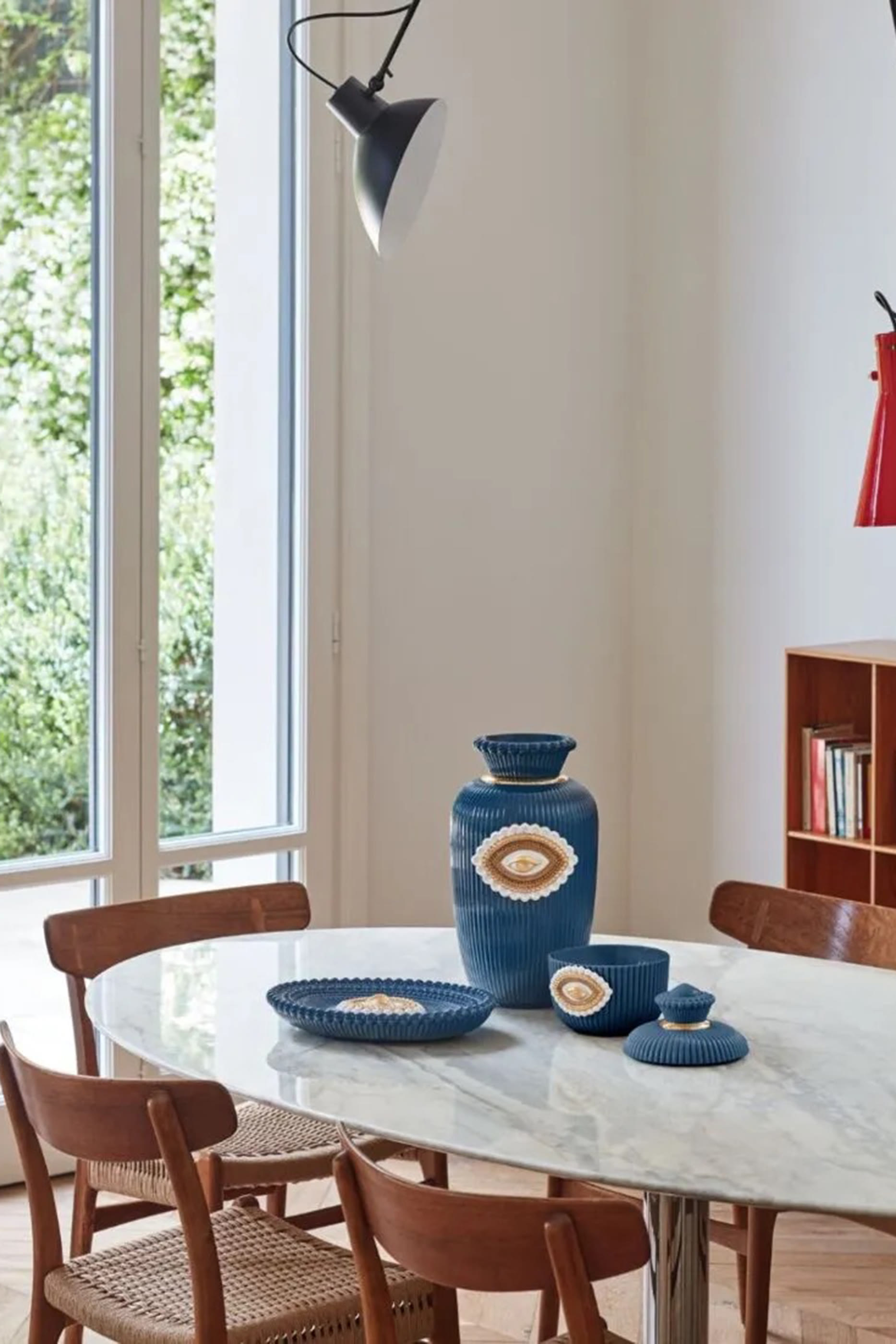 صينية لافرز آيز