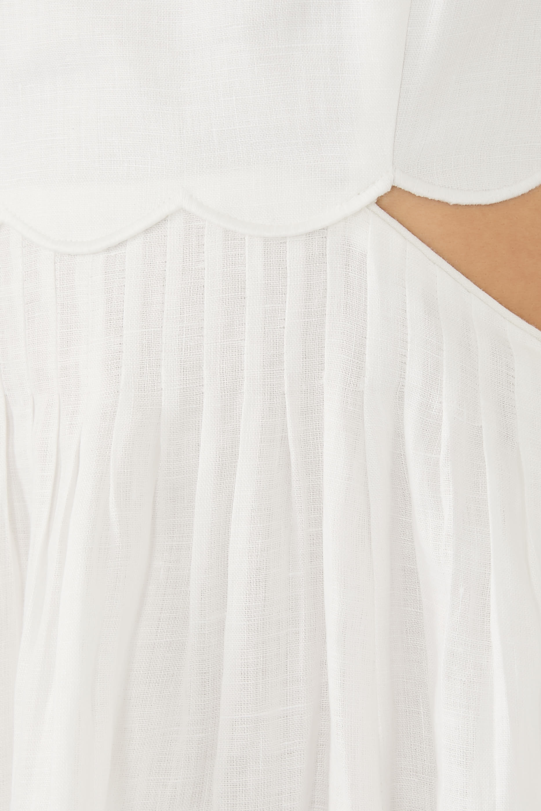 فستان ريانون متوسط الطول بحواف صدفية