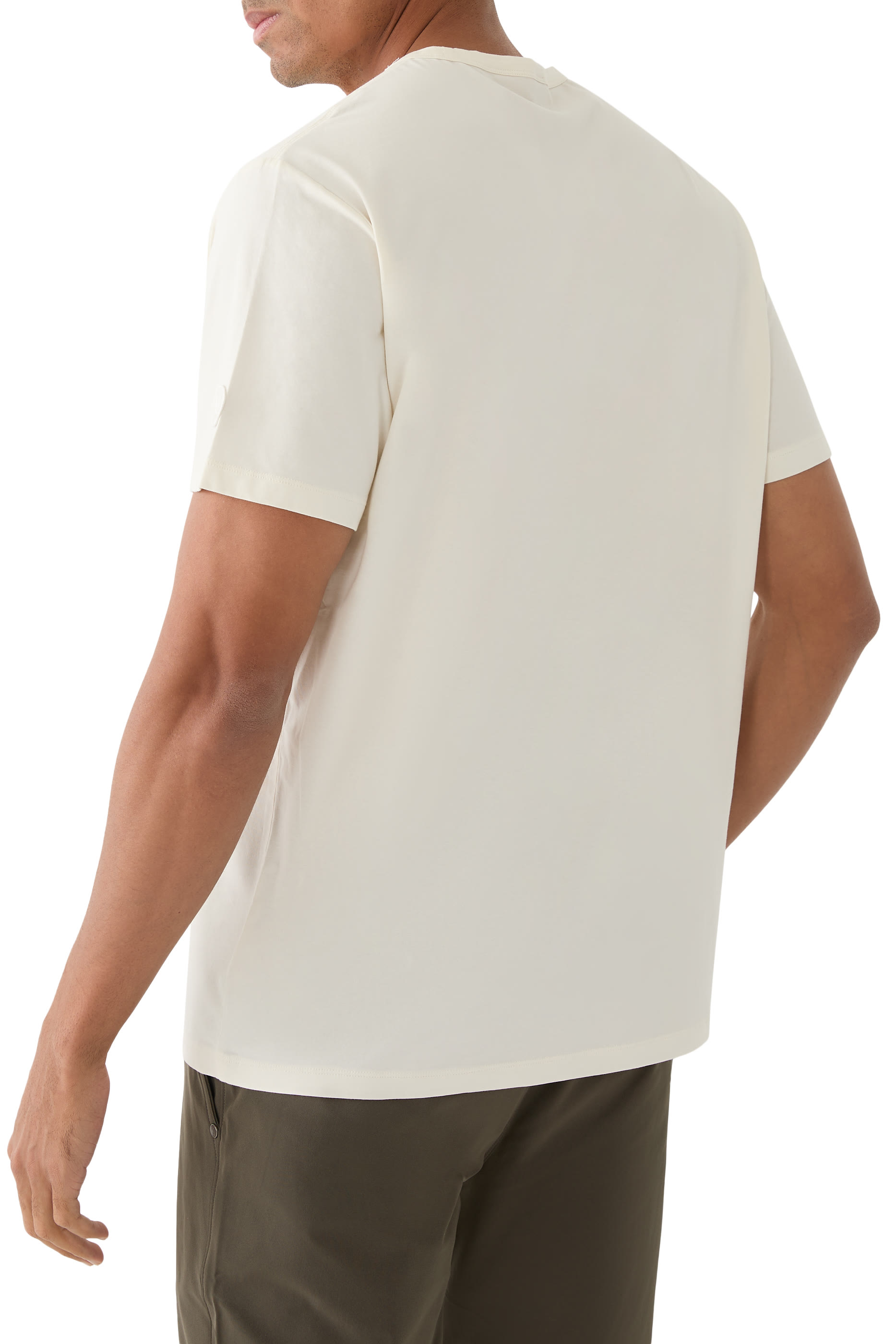 تيشيرت فيذر بأكمام قصيرة