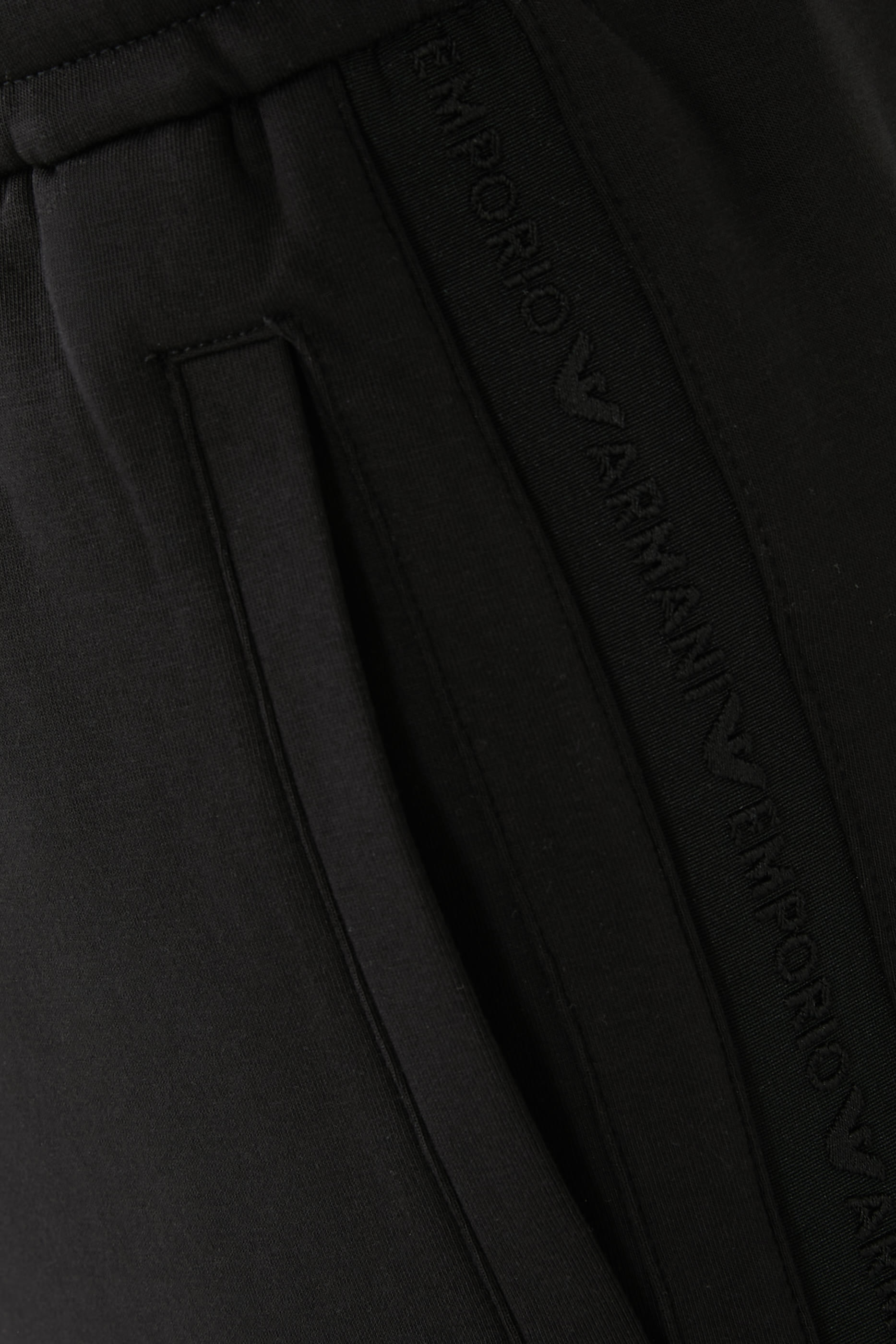 بنطال رياضي بشريط بشعار الماركة