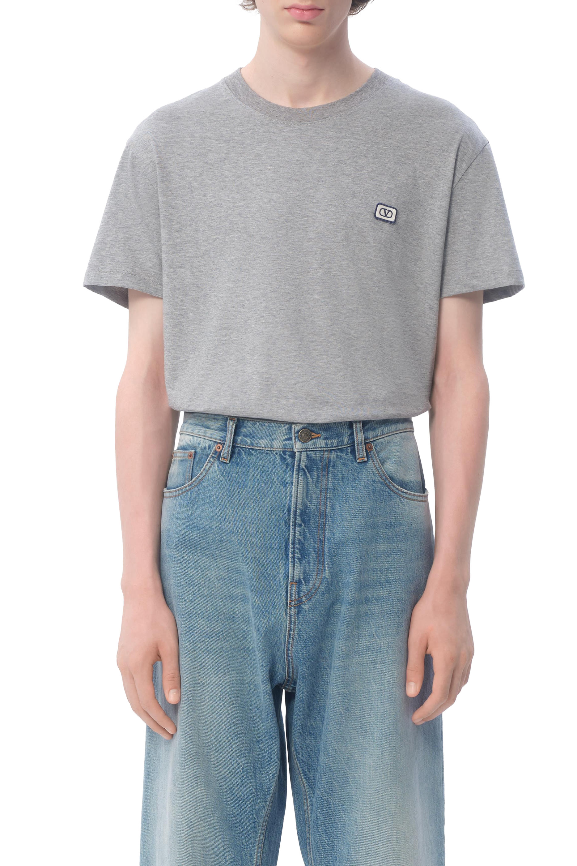 تيشيرت برقعة بشعار الماركة