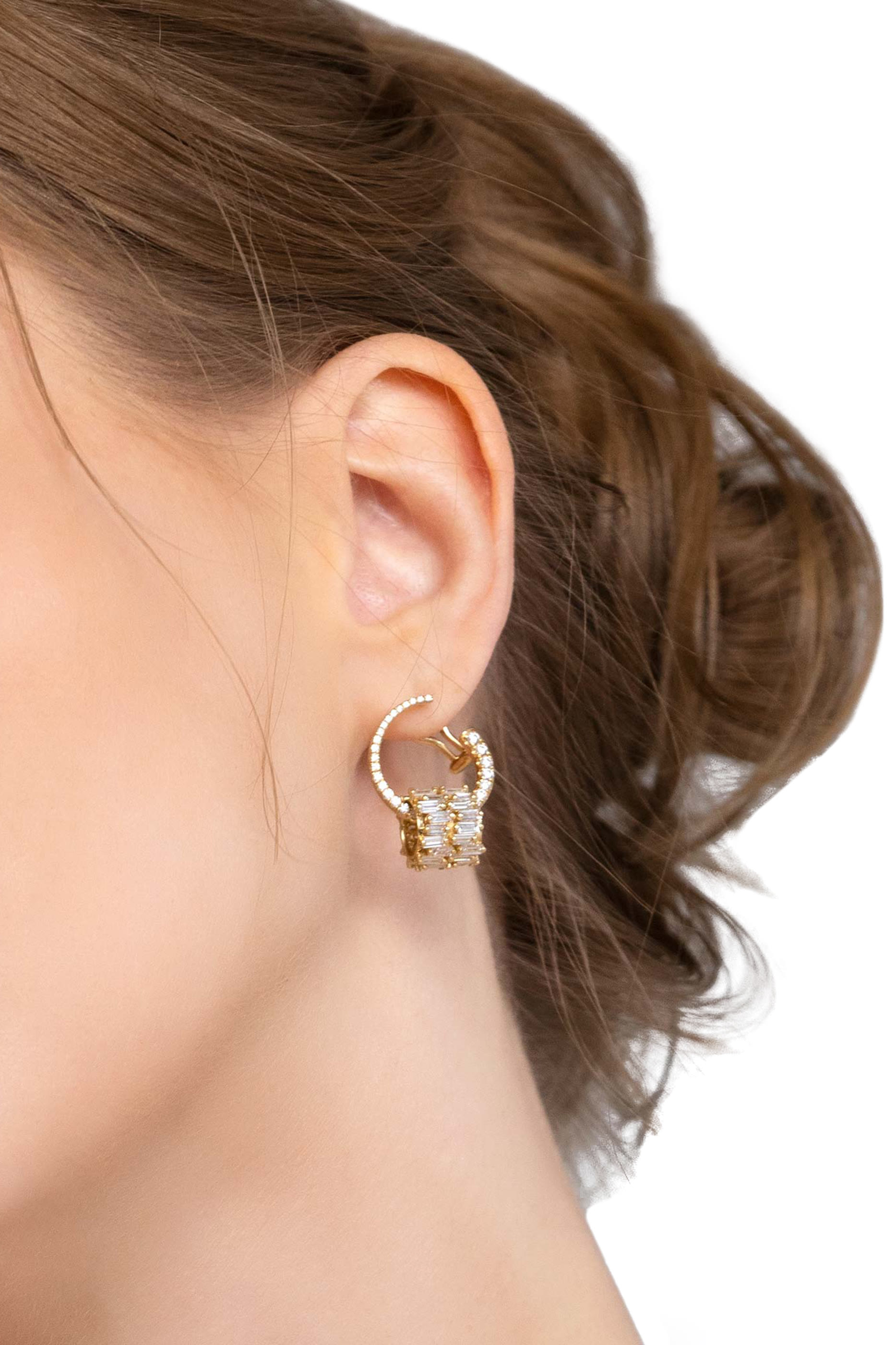 أقراط إنفينيت دائرية مزدوجة الحلقات مزينة بماس، ذهب أصفر عيار 18