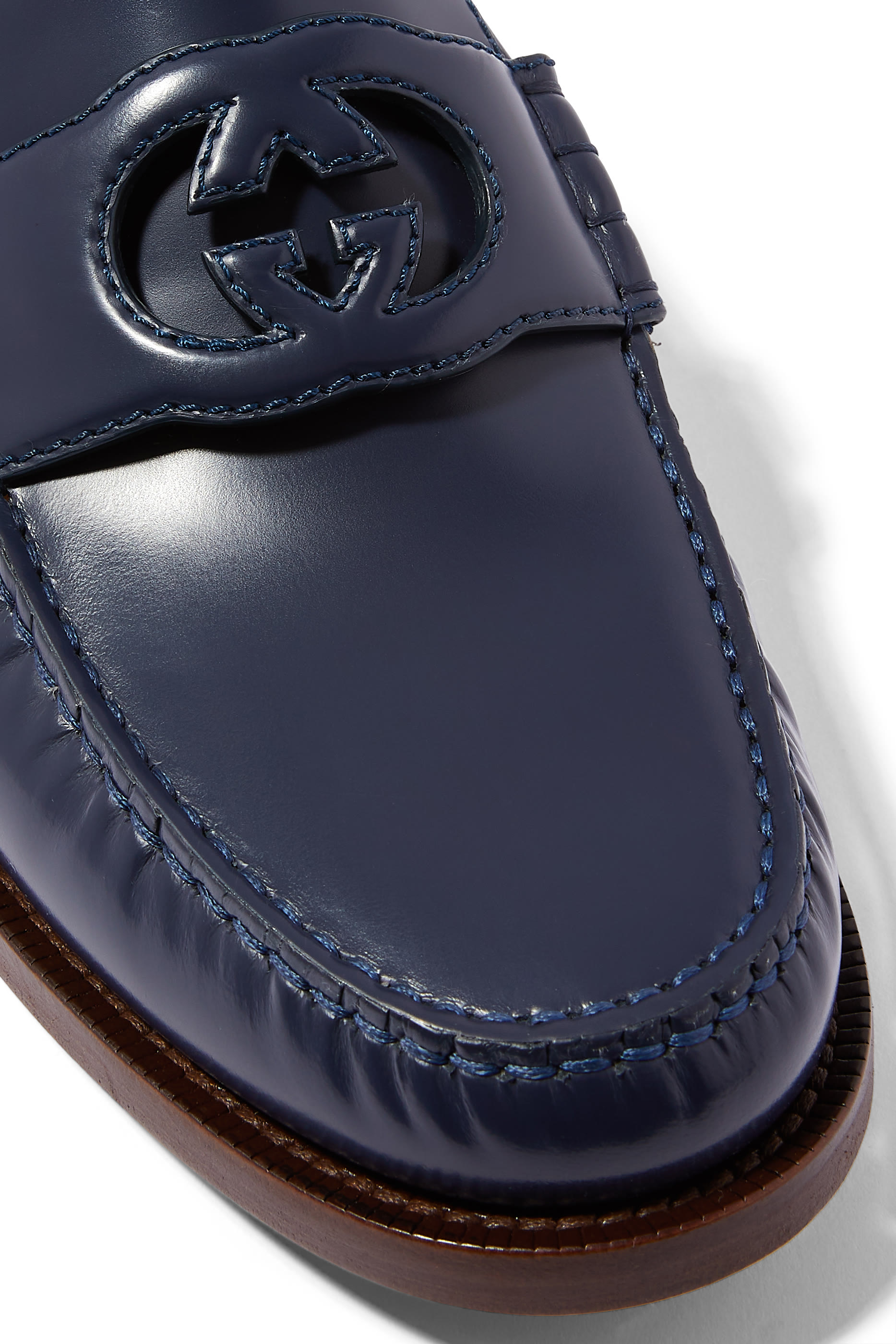 حذاء سهل الارتداء بحرف شعارالماركة بتصميم متداخل