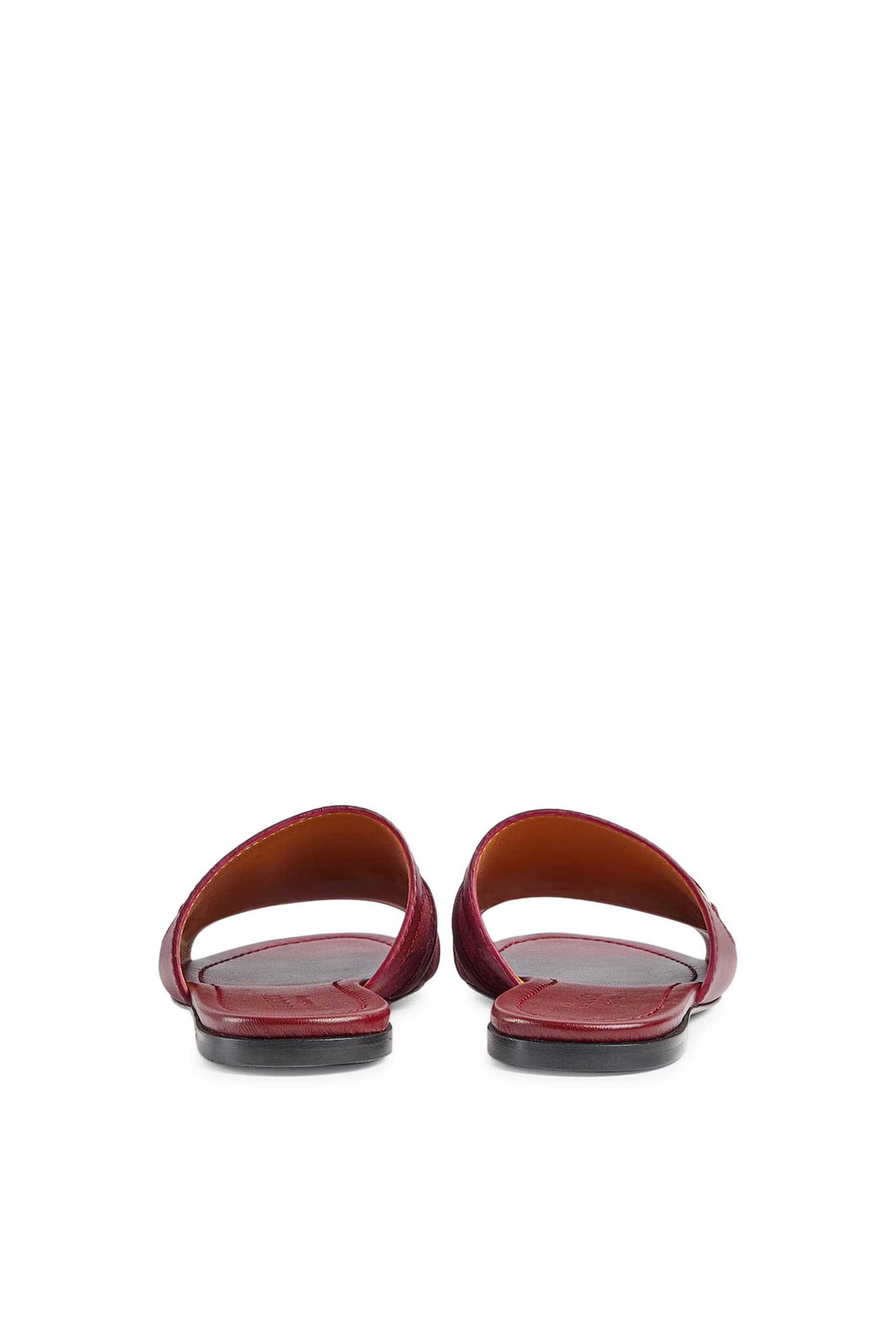 حذاء مفتوح من الخلف بحلية لجام الحصان