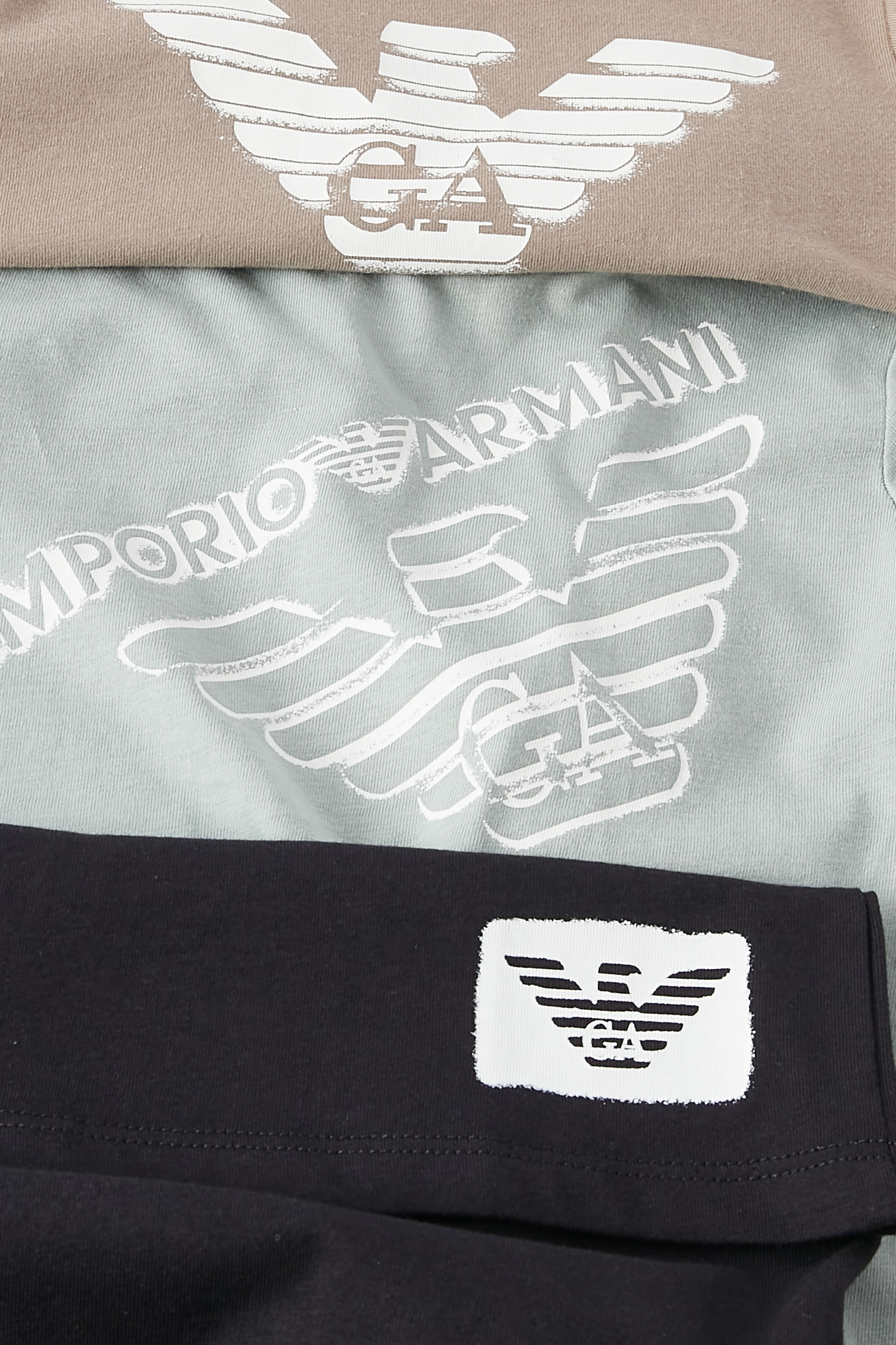 طقم تيشيرت بشعار الماركة للأطفال، ثلاث قطع